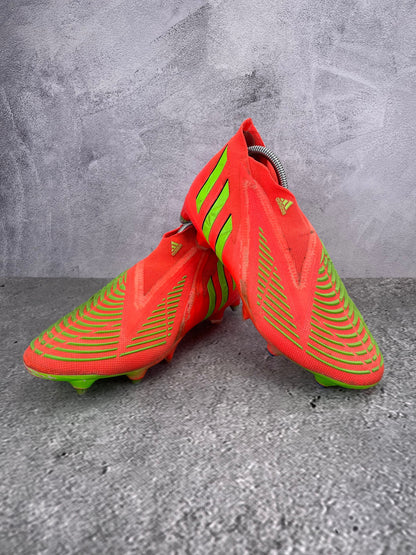 Adidas Predator Edge SG Game Data Pack - buty sportowe, para butów, widok z boku na tle studyjnym