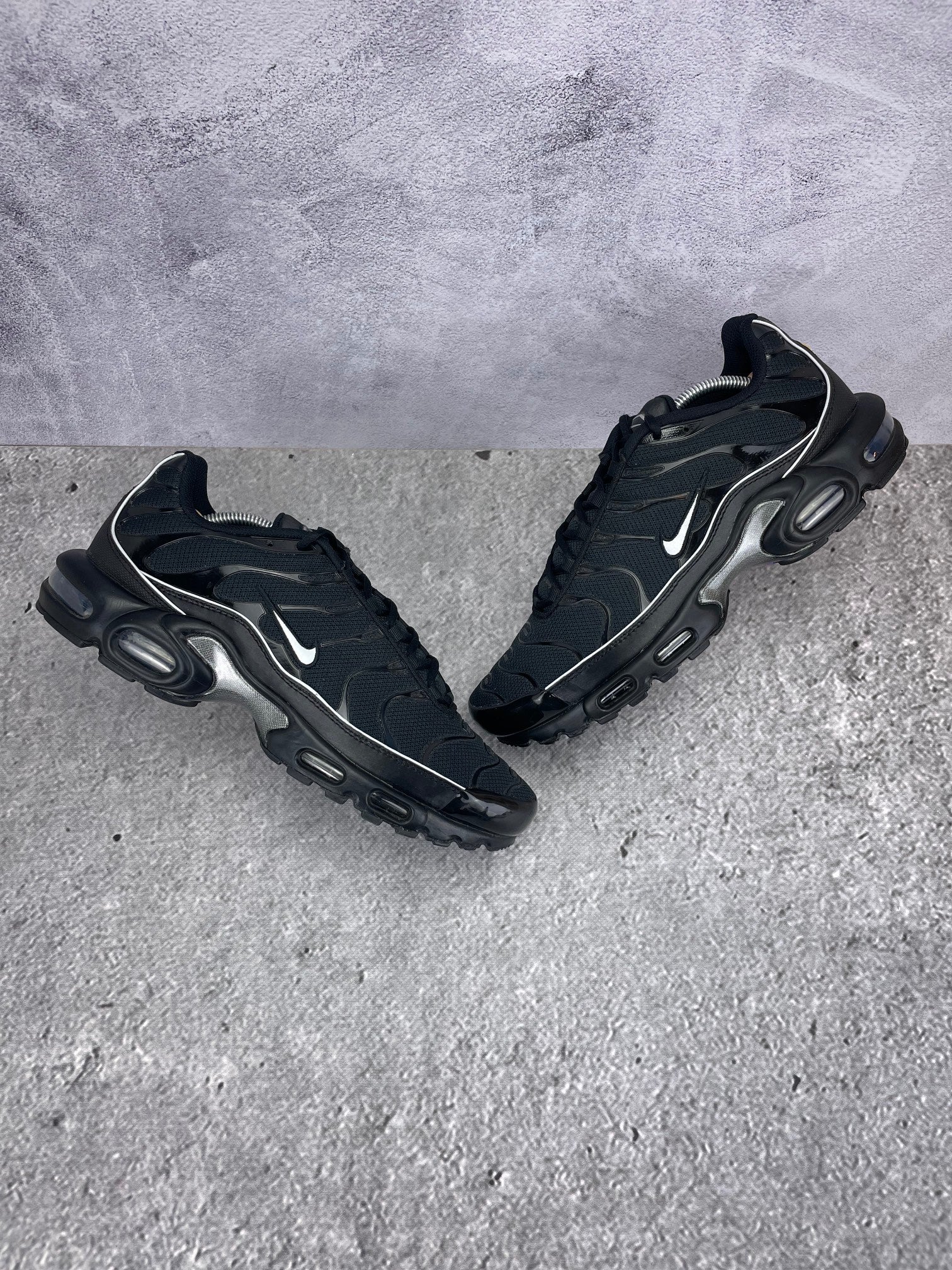 Nike Air Max Plus Black Reflective - buty sportowe, widok z góry na zewnętrzną stronę butów