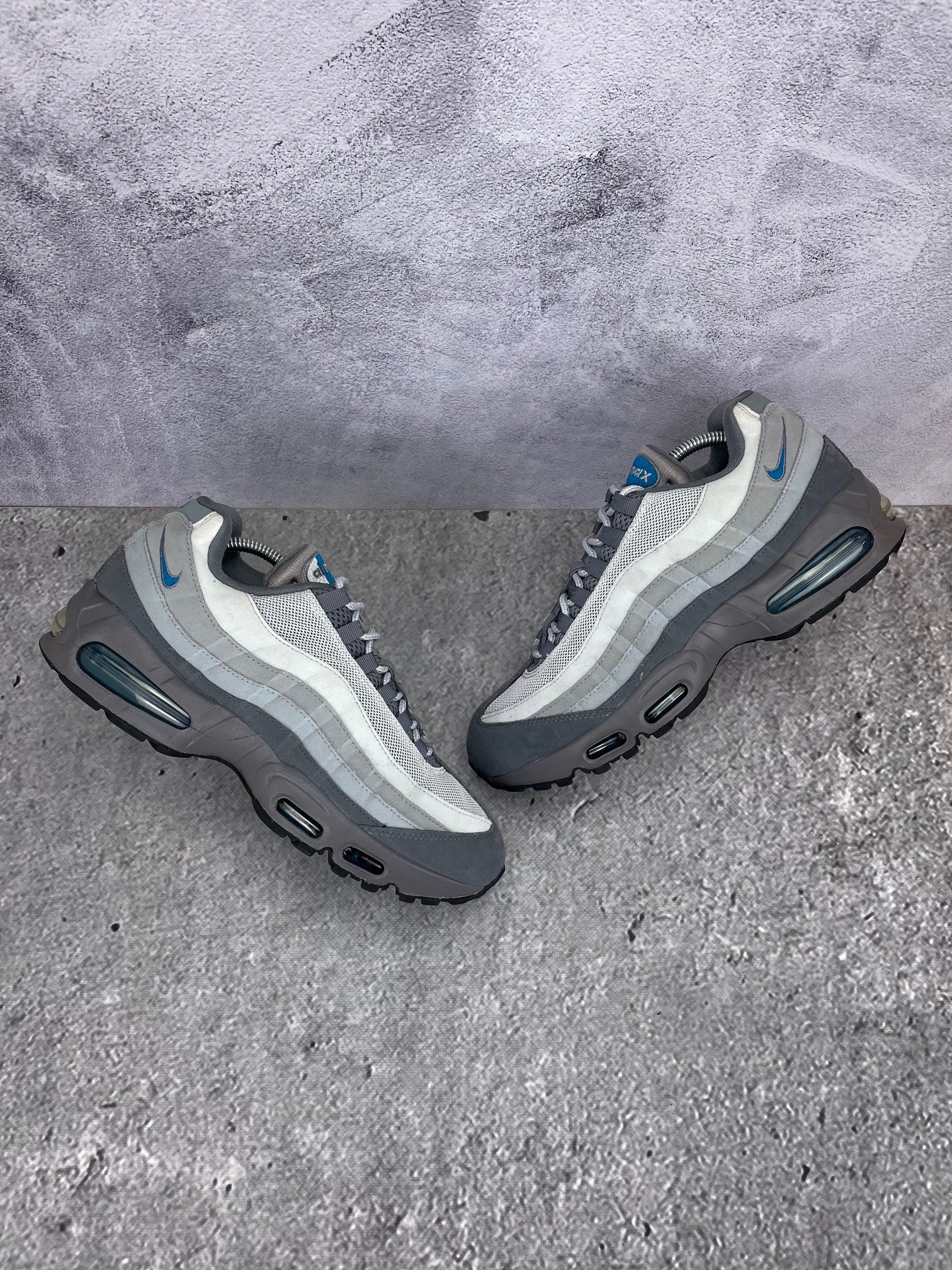 Nike Air Max 95 IH4457-003 - buty sportowe, widok z góry na zewnętrzną stronę butów