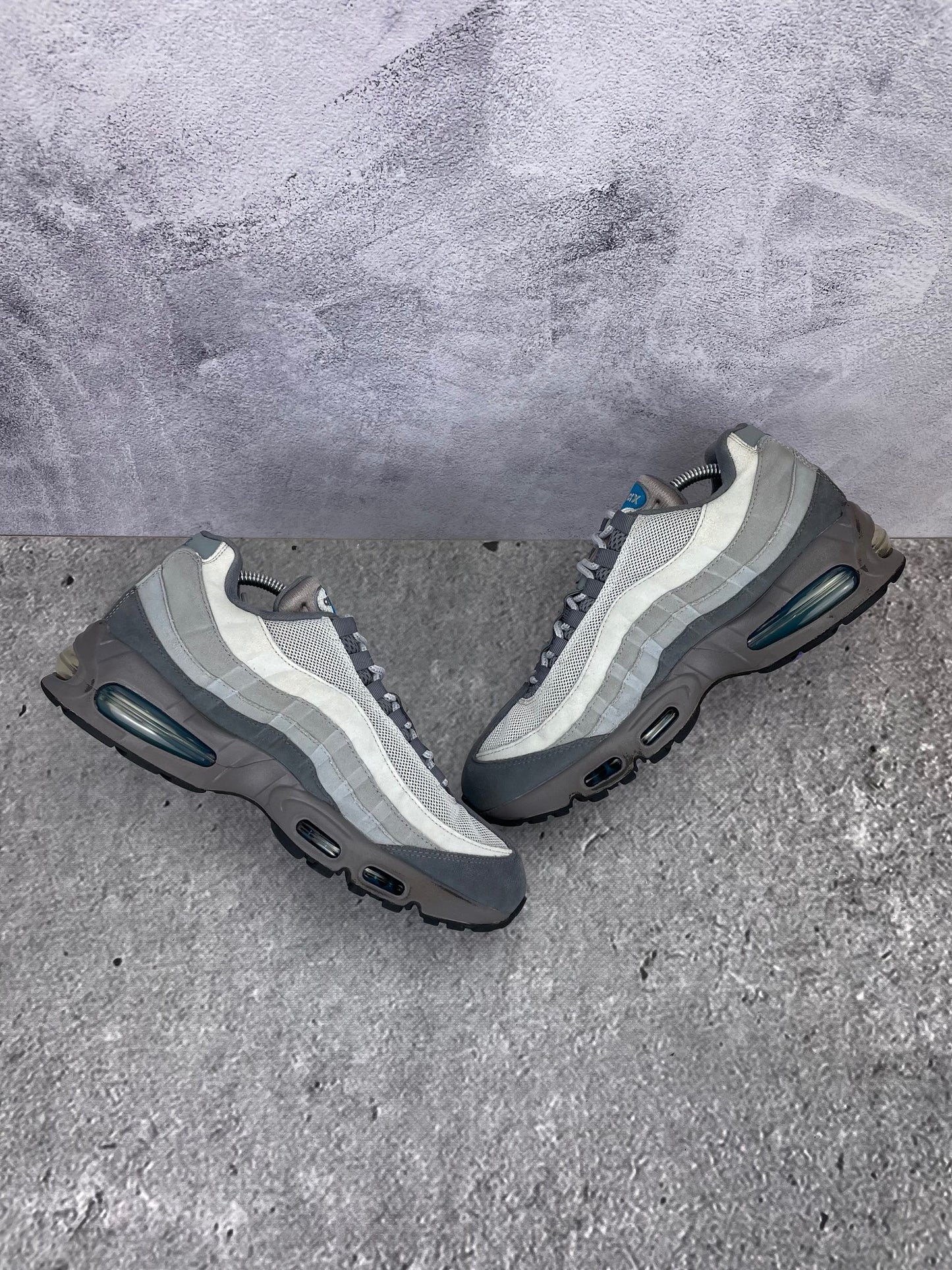 Nike Air Max 95 IH4457-003 - buty sportowe, zewnętrzny panel prawego buta