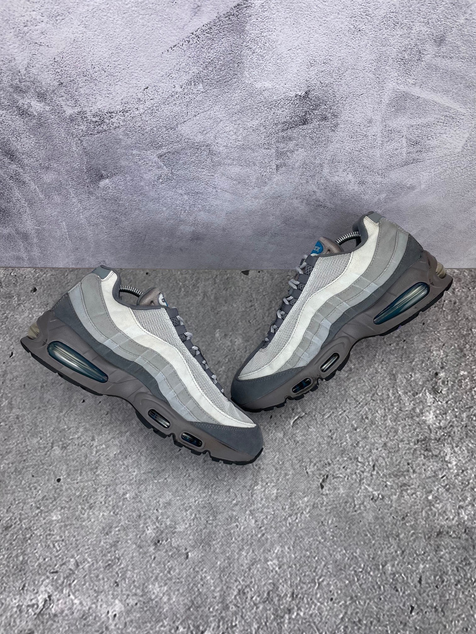 Nike Air Max 95 IH4457-003 - buty sportowe, zewnętrzny panel prawego buta