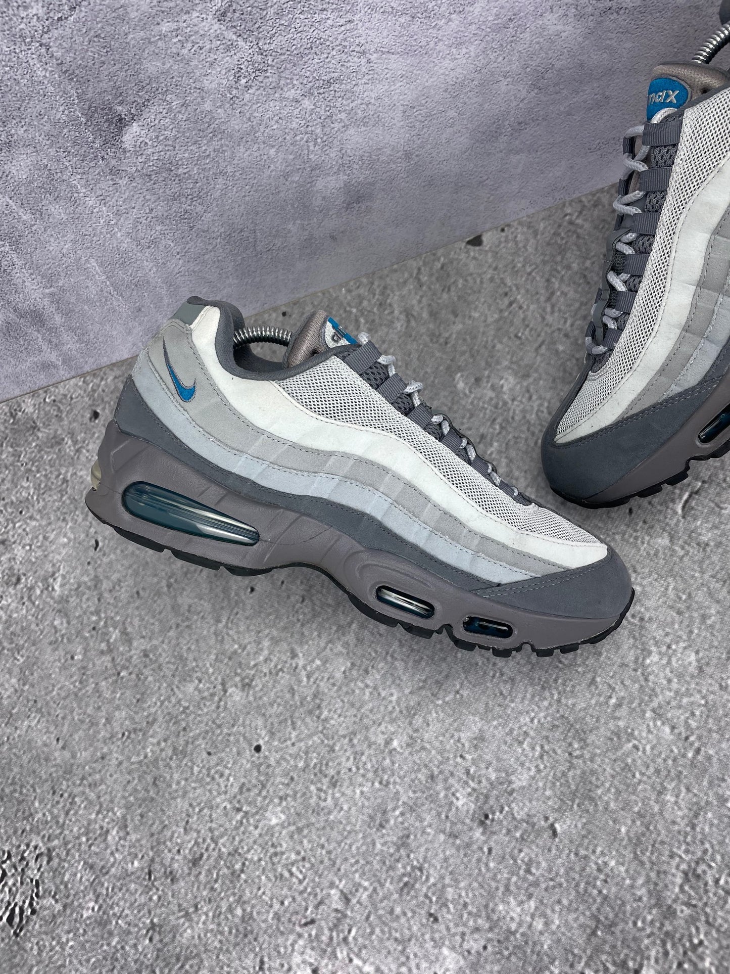 Nike Air Max 95 IH4457-003 - buty sportowe, zewnętrzny panel lewego buta