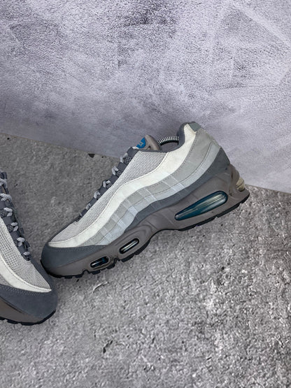 Nike Air Max 95 IH4457-003 - buty sportowe, wewnętrzny panel prawego buta