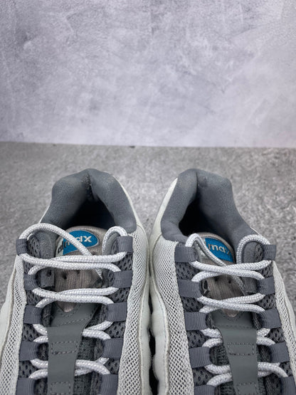 Nike Air Max 95 IH4457-003 - buty sportowe, zapiętki butów