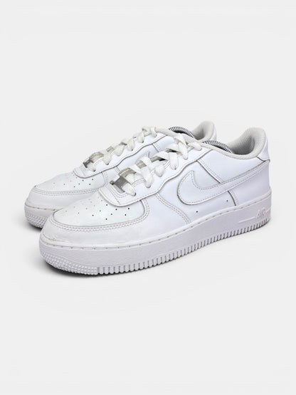 Nike Air Force 1 Low Triple White - buty sportowe, widok z boku
