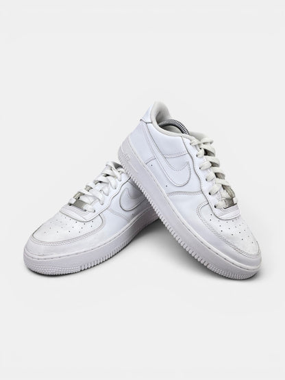 Nike Air Force 1 Low Triple White - buty sportowe, boczny profil