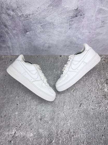 Nike Air Force 1 Low Triple White - buty sportowe, widok z góry na zewnętrzną stronę butów