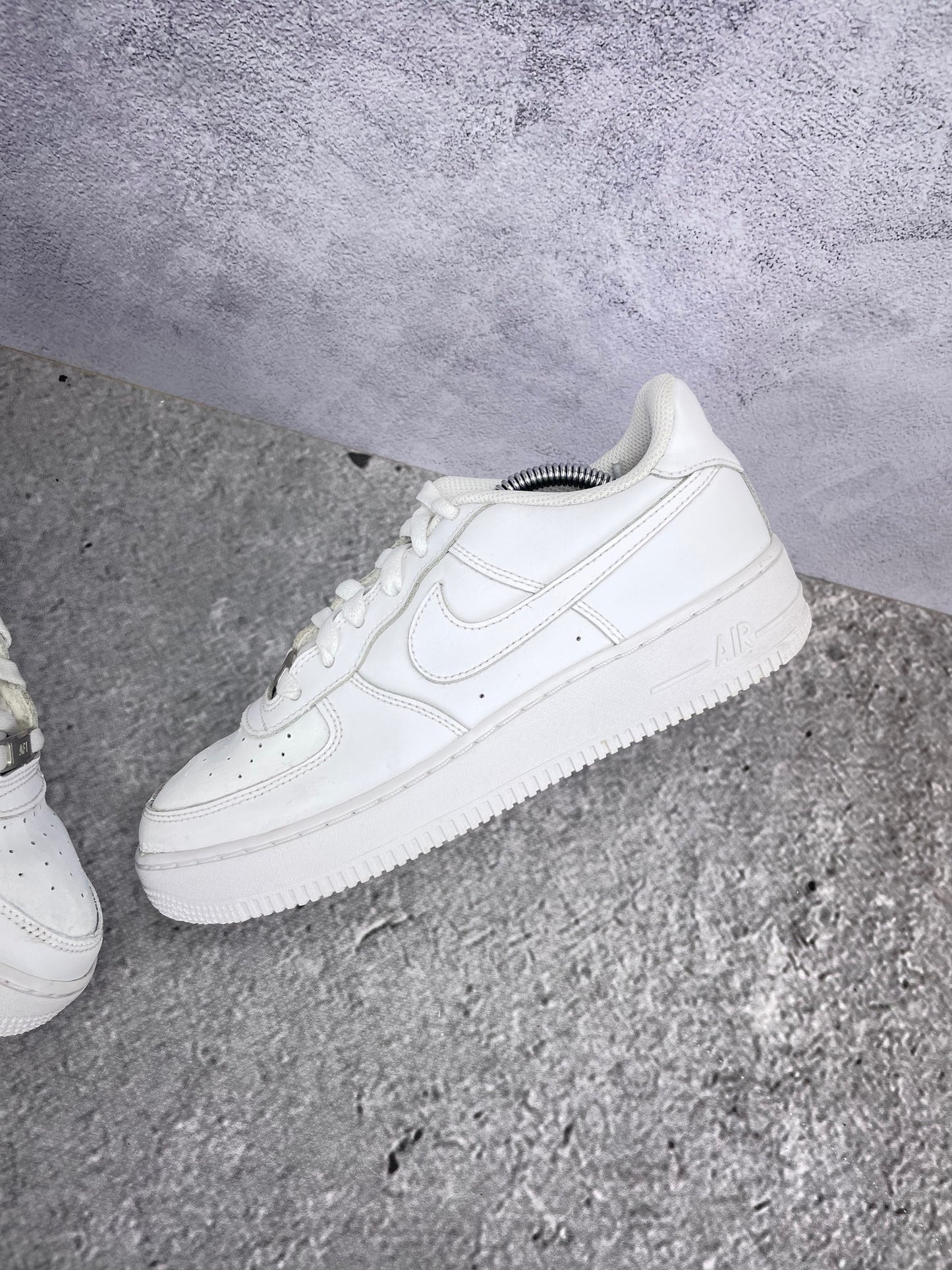 Nike Air Force 1 Low Triple White - buty sportowe, widok z góry na wewnętrzną stronę butów