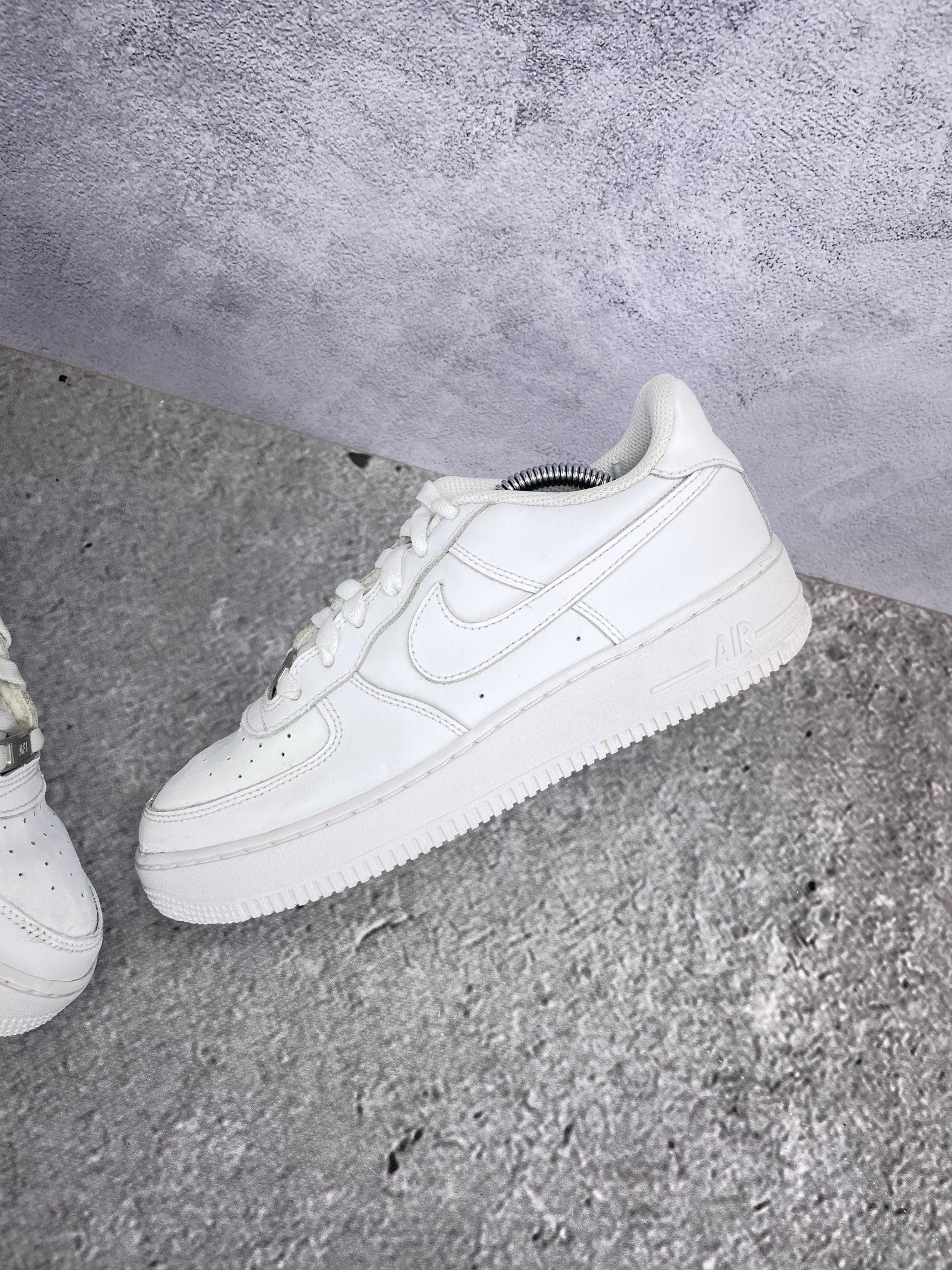 Nike Air Force 1 Low Triple White - buty sportowe, widok z góry na wewnętrzną stronę butów