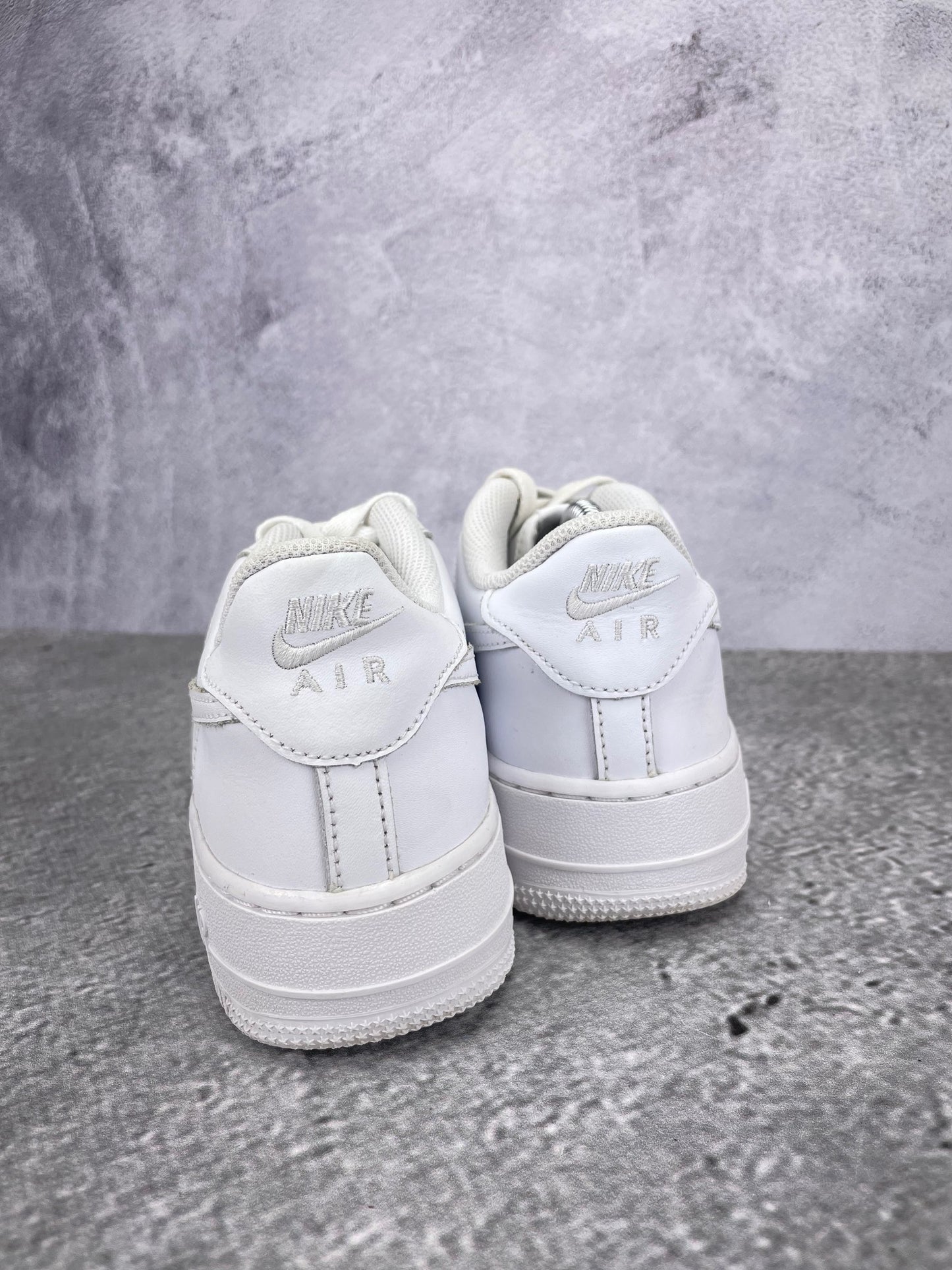 Nike Air Force 1 Low Triple White - buty sportowe, widok z tyłu