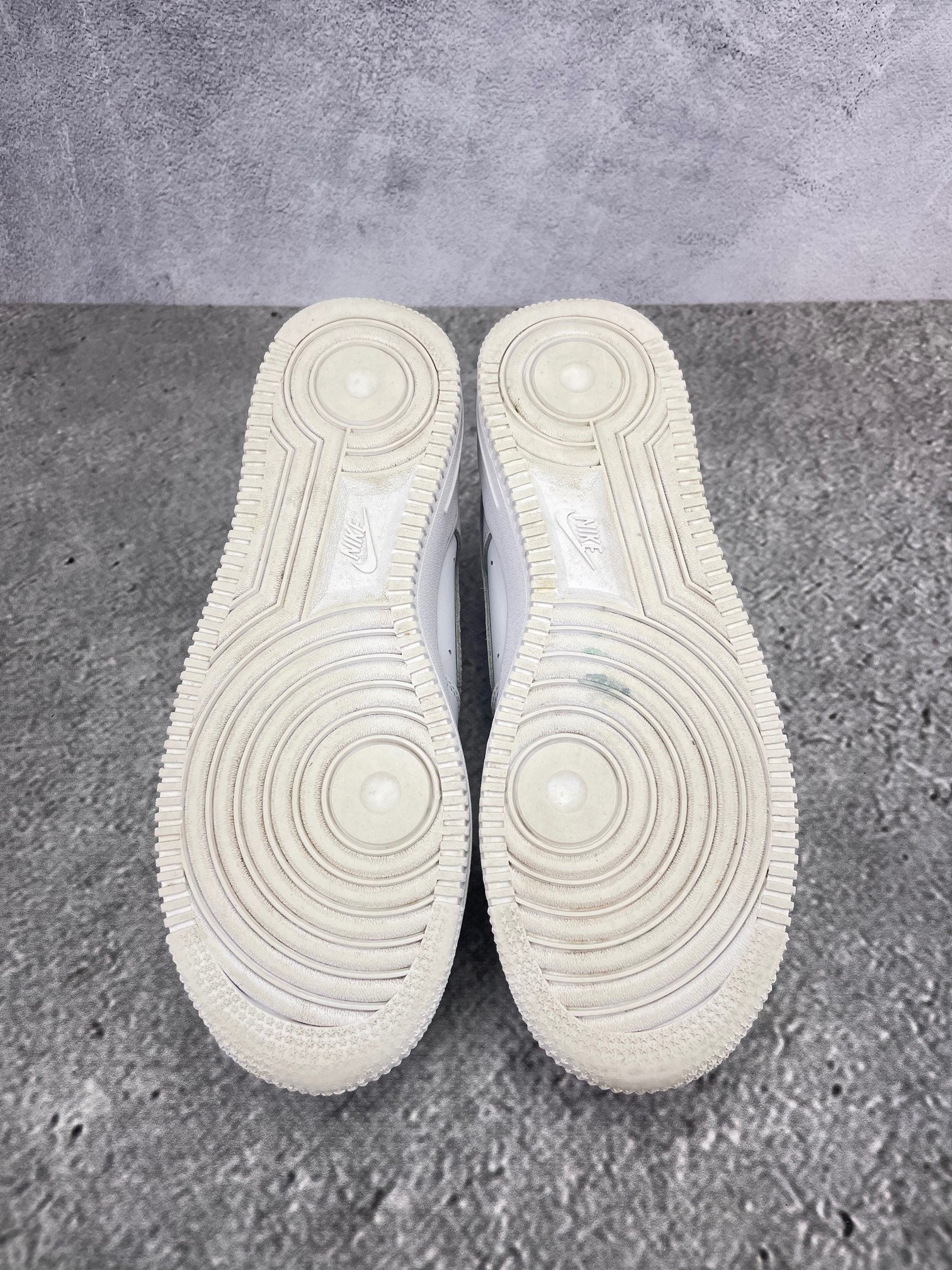 Nike Air Force 1 Low Triple White - buty sportowe, podeszwa