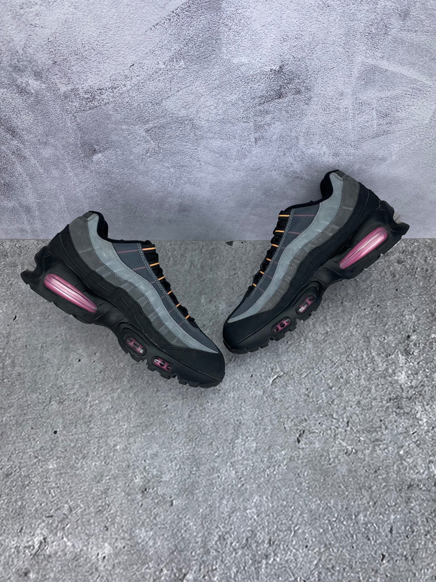 Nike Air Max 95 OG Sundial - buty sportowe, zewnętrzny panel prawego buta