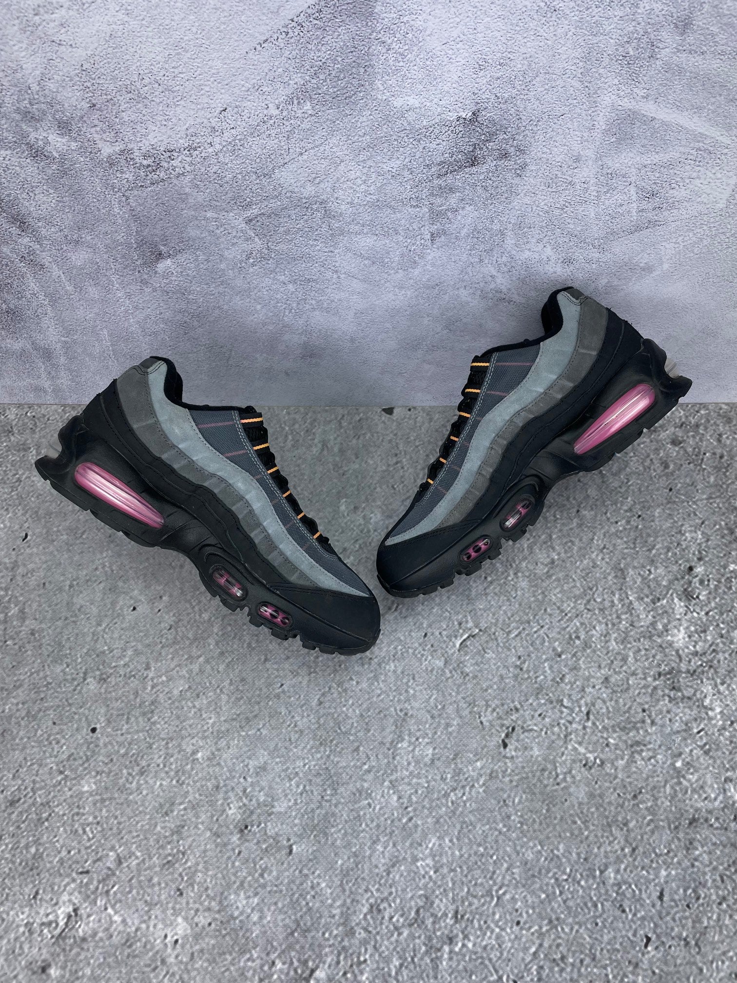 Nike Air Max 95 OG Sundial - buty sportowe, zewnętrzny panel prawego buta