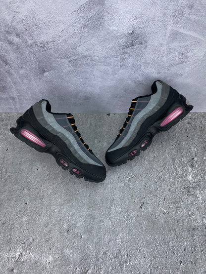 Nike Air Max 95 OG Sundial - buty sportowe, zewnętrzny panel prawego buta