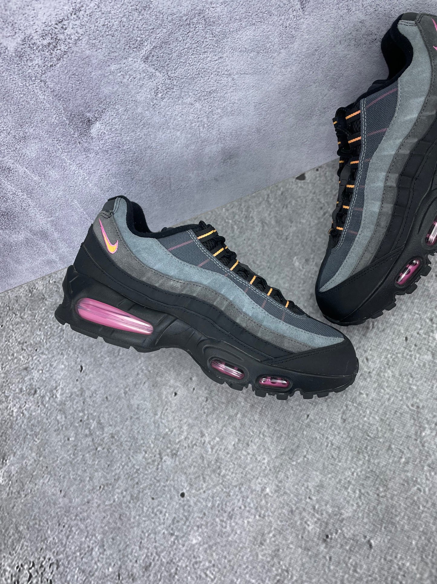 Nike Air Max 95 OG Sundial - buty sportowe, zewnętrzny panel lewego buta
