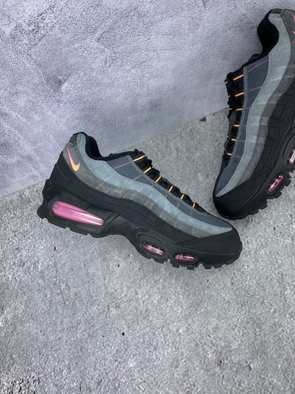 Nike Air Max 95 OG Sundial - buty sportowe, zewnętrzny panel lewego buta