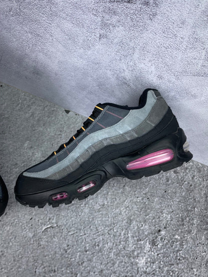 Nike Air Max 95 OG Sundial - buty sportowe, wewnętrzny panel prawego buta