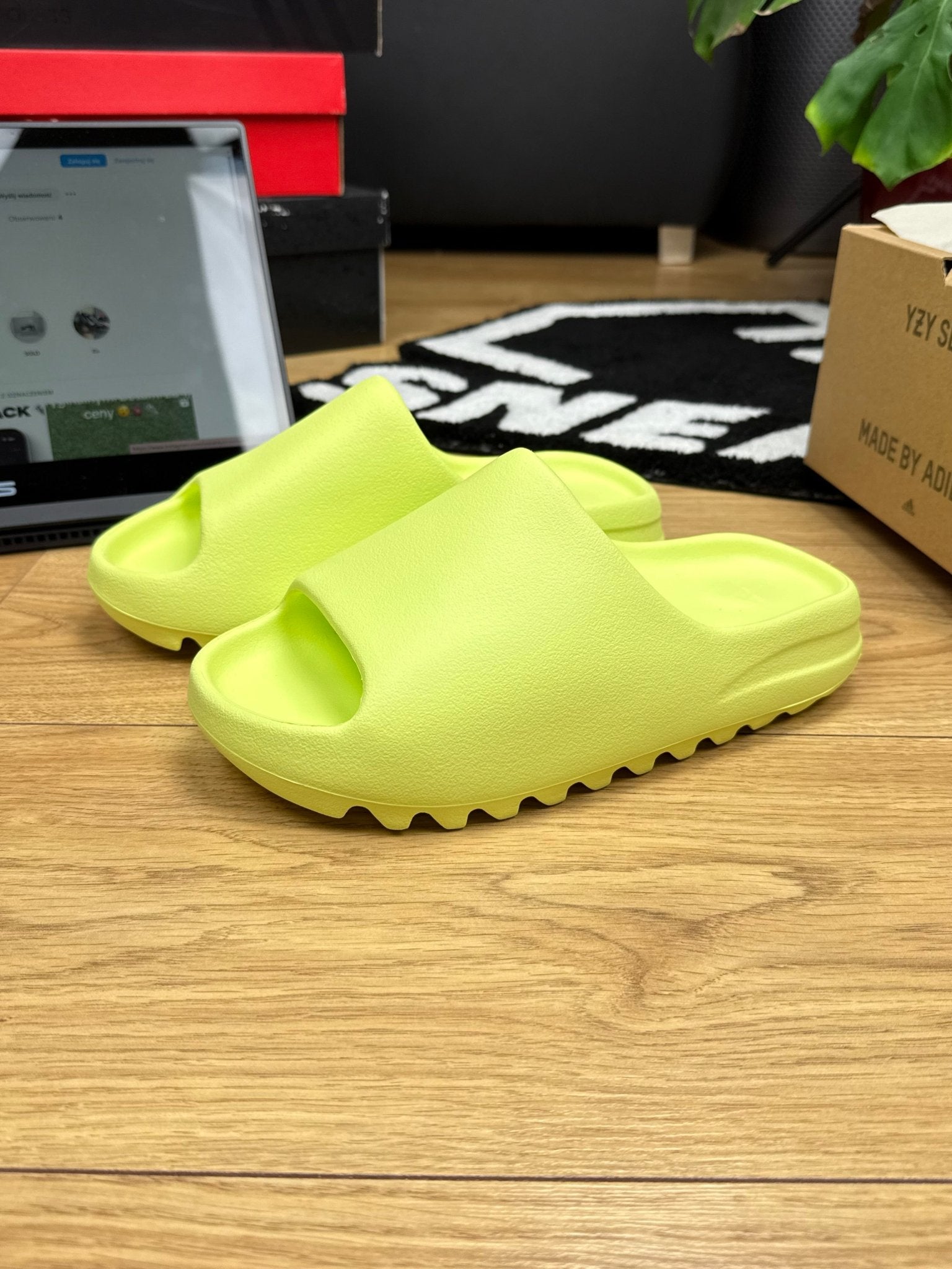 Adidas Yeezy Slides 2022/23 (42) sneakilystore Adidas Yeezy Slides 2022/23 (42) sneakilystore