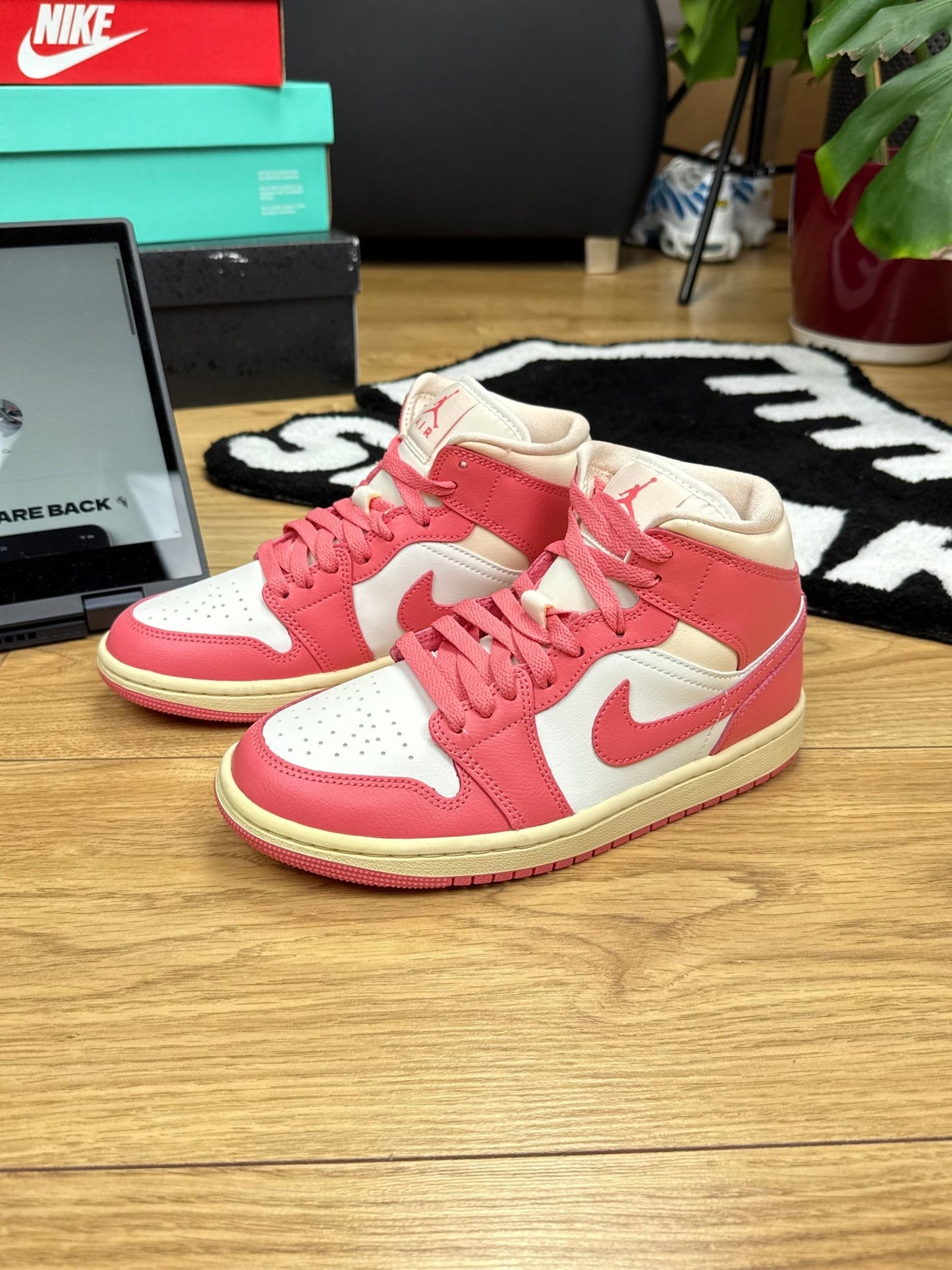 Nike Air Jordan 1 Mid (37.5)