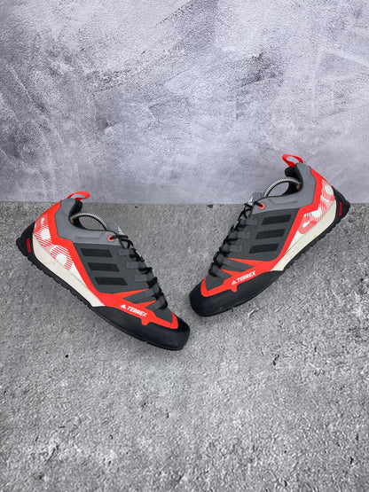 Adidas Terrex Swift Solo 2 GZ0332 - buty sportowe, widok z góry na zewnętrzną stronę butów