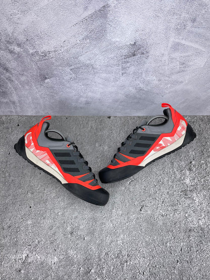 Adidas Terrex Swift Solo 2 GZ0332 - buty sportowe, zewnętrzny panel prawego buta