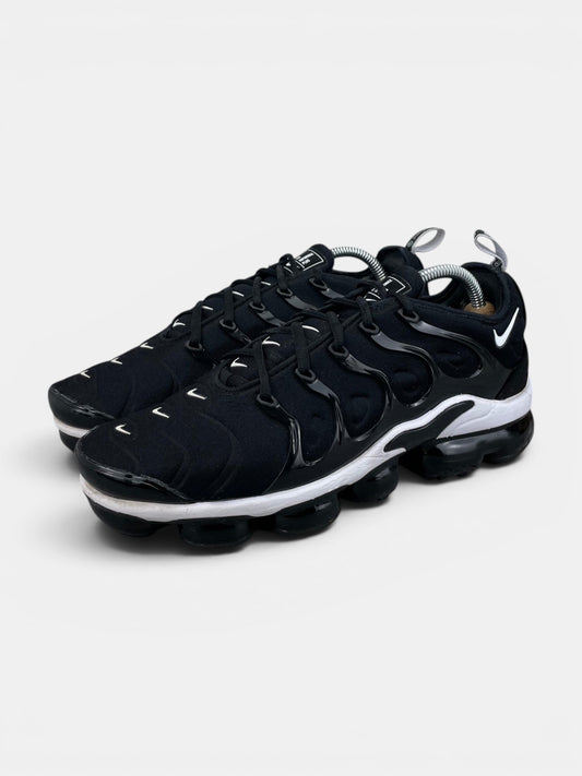 Nike Air VaporMax Plus Overbranding - buty sportowe, widok z boku