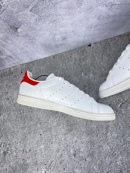 Adidas Stan Smith Collegiate Red - buty sportowe, wewnętrzny panel lewego buta