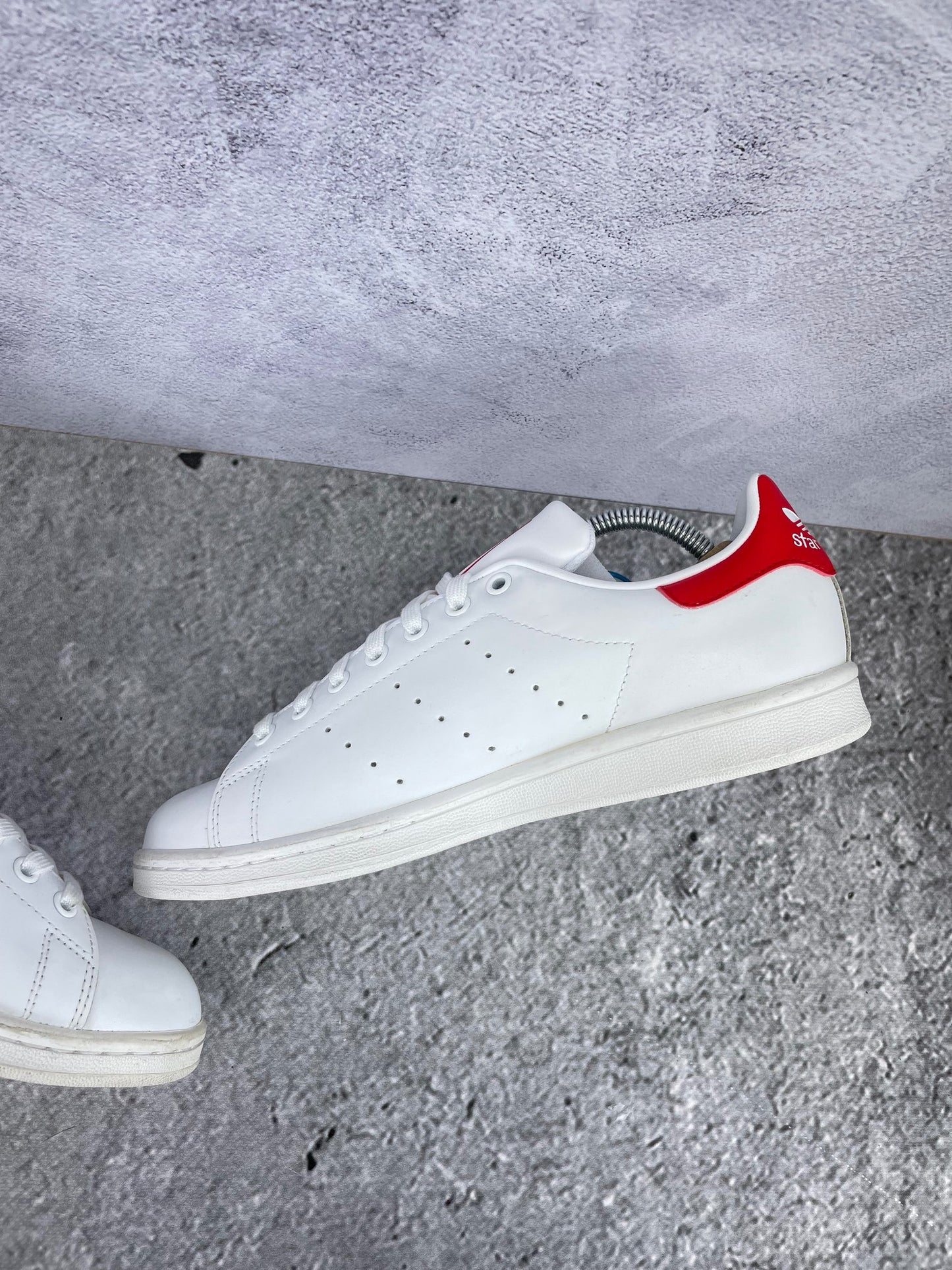 Adidas Stan Smith Collegiate Red - buty sportowe, wewnętrzny panel prawego buta