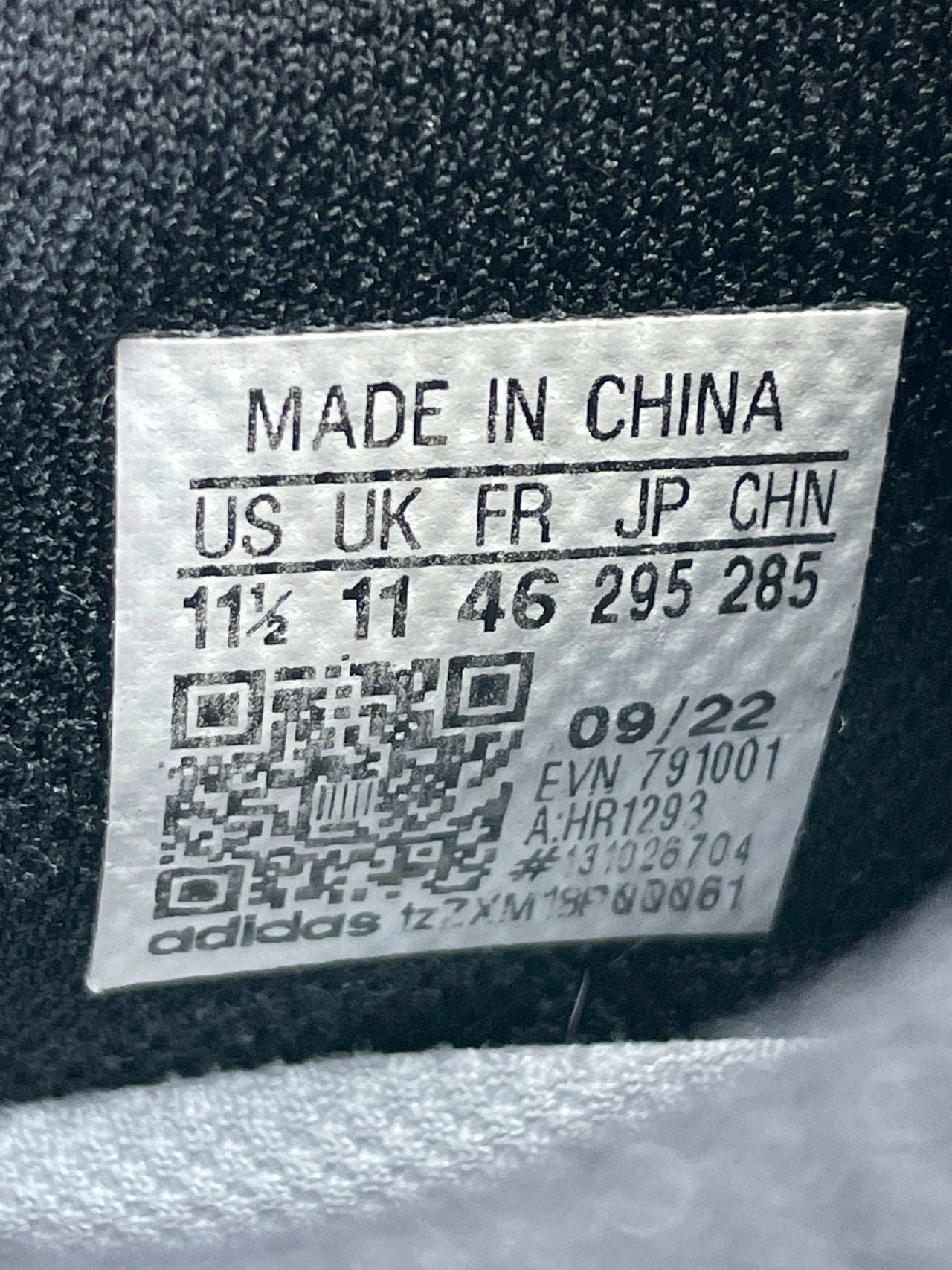 Adidas Terrex Skychaser 2.0 Black Grey — trekkingi męskie w bardzo dobrym stanie rozmiar 46, etykieta z kodem modelu HR1293