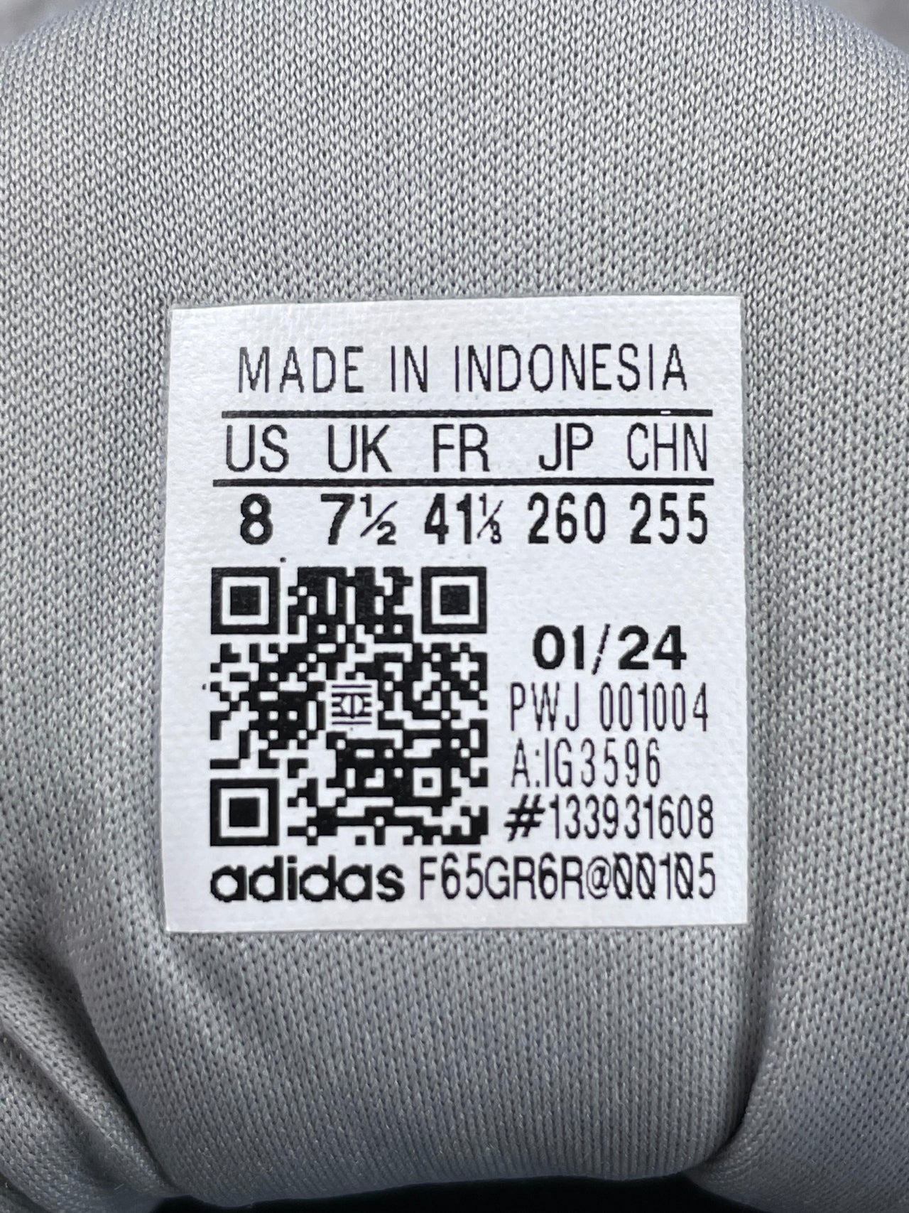 Adidas AlphaEdge + — buty sportowe męskie w bardzo dobrym stanie rozmiar 41 1/3, etykieta z kodem modelu IG3596