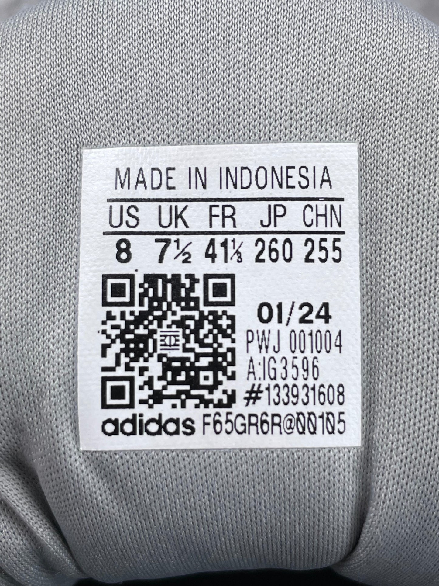 Adidas AlphaEdge + — buty sportowe męskie w bardzo dobrym stanie rozmiar 41 1/3, etykieta z kodem modelu IG3596