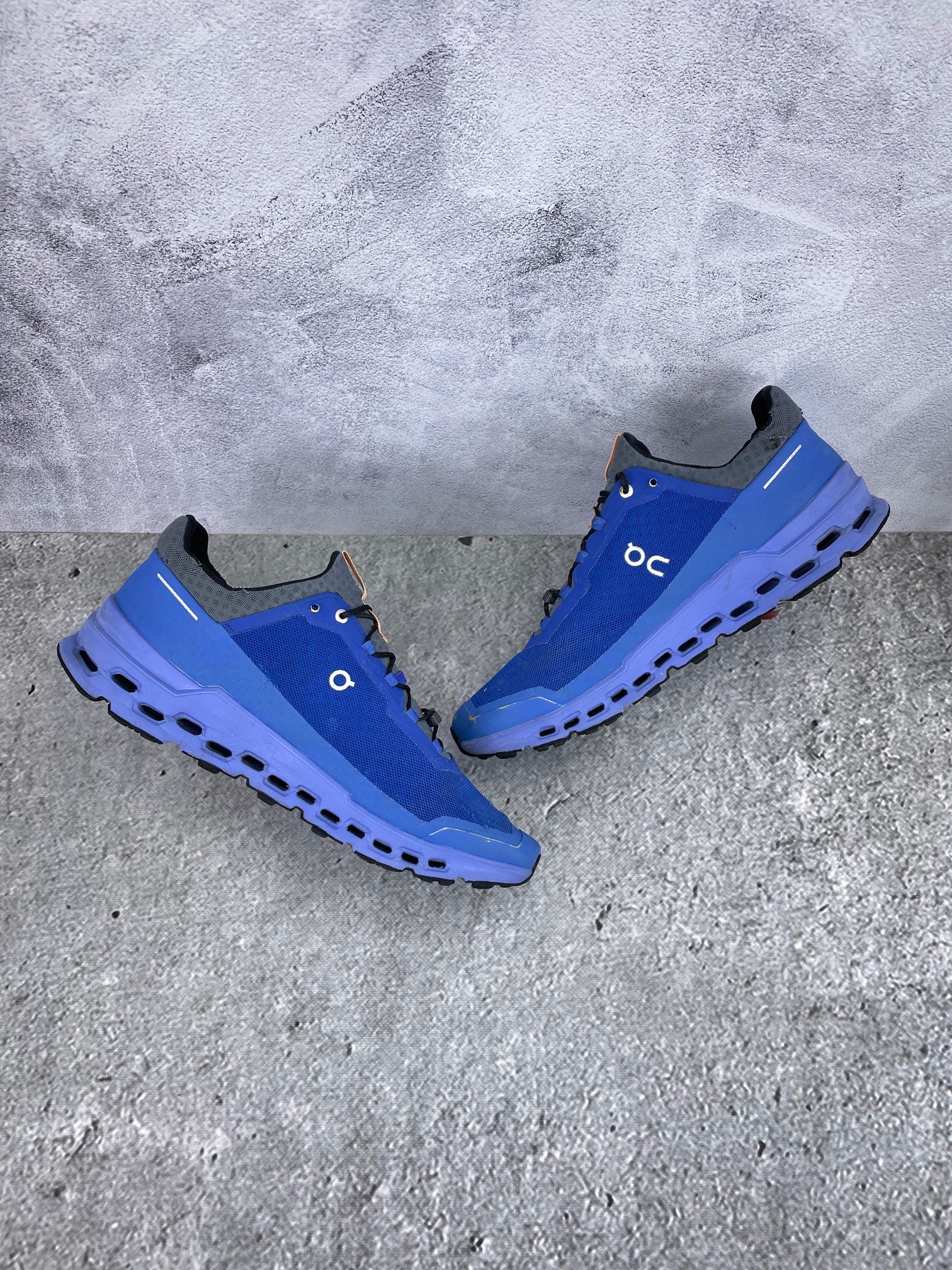 On Cloudultra 44.98574 - buty sportowe, zewnętrzny panel prawego buta