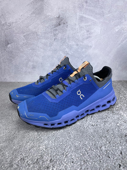 On Cloudultra 44.98574 - buty sportowe, widok z boku na tle studyjnym