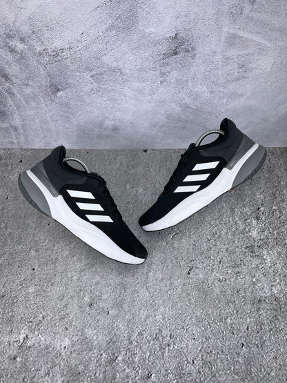 Adidas Response 3.0 GW6691 - buty sportowe, widok z góry na zewnętrzną stronę butów