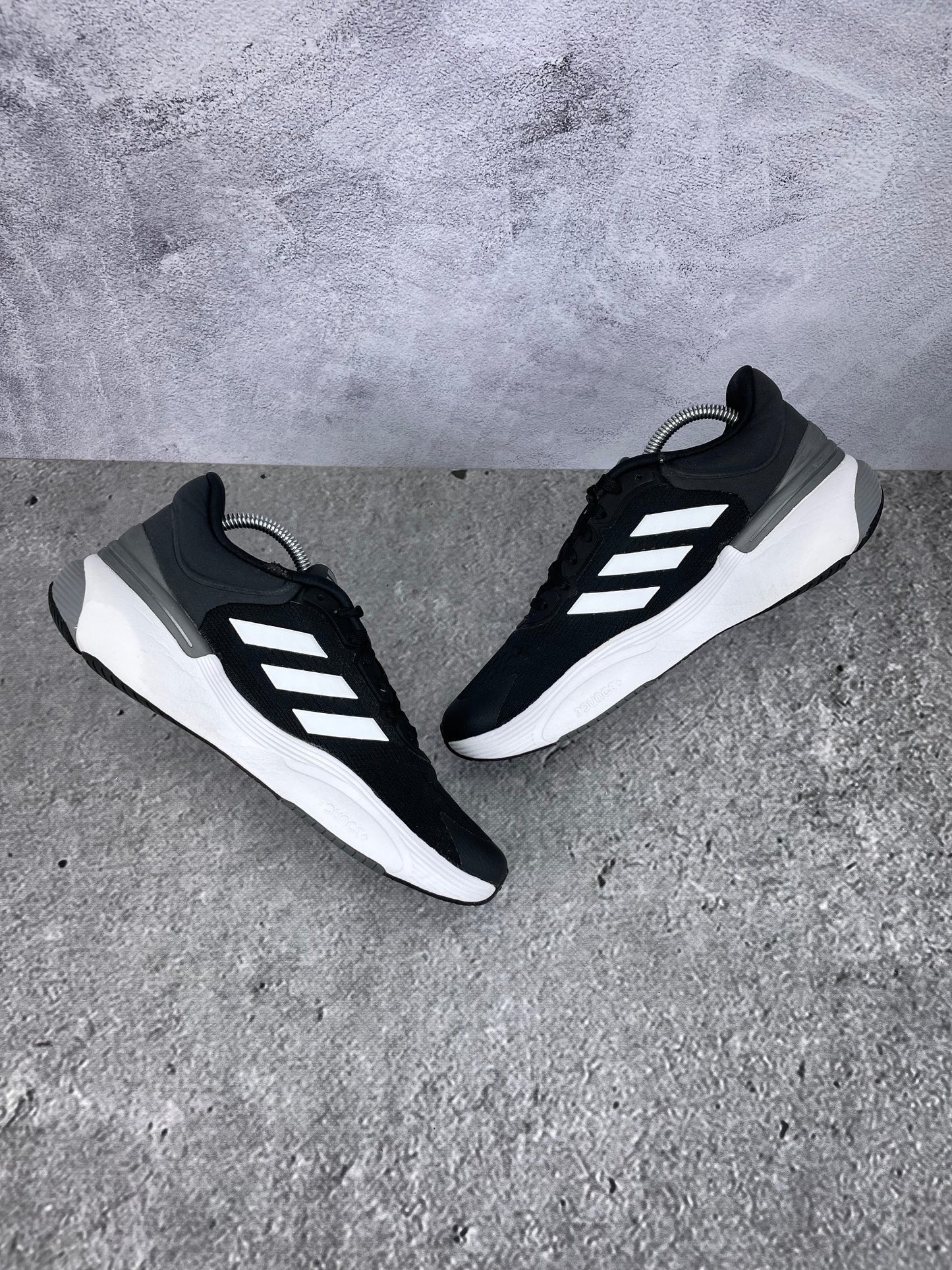 Adidas Response 3.0 GW6691 - buty sportowe, zewnętrzny panel prawego buta