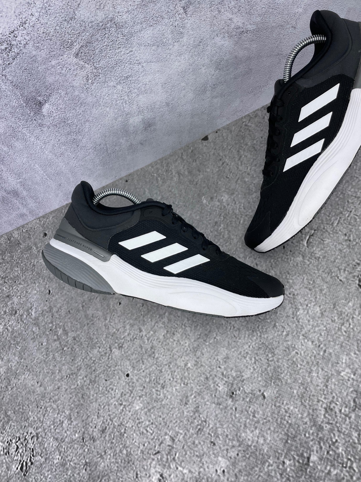 Adidas Response 3.0 GW6691 - buty sportowe, zewnętrzny panel lewego buta