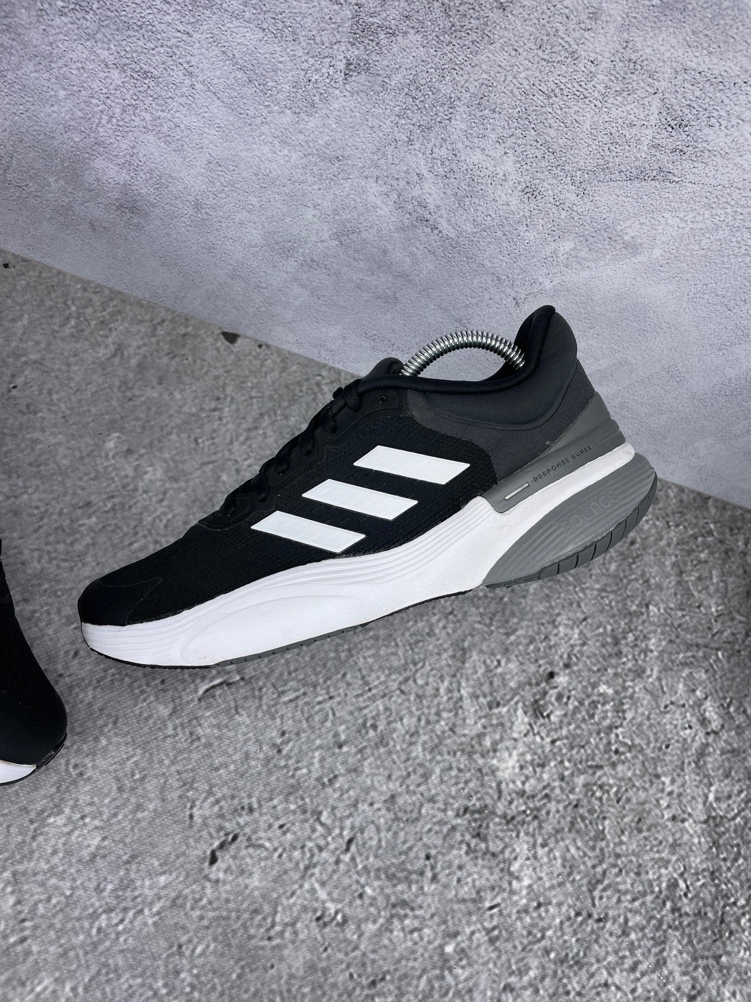 Adidas Response 3.0 GW6691 - buty sportowe, widok z góry na wewnętrzną stronę butów