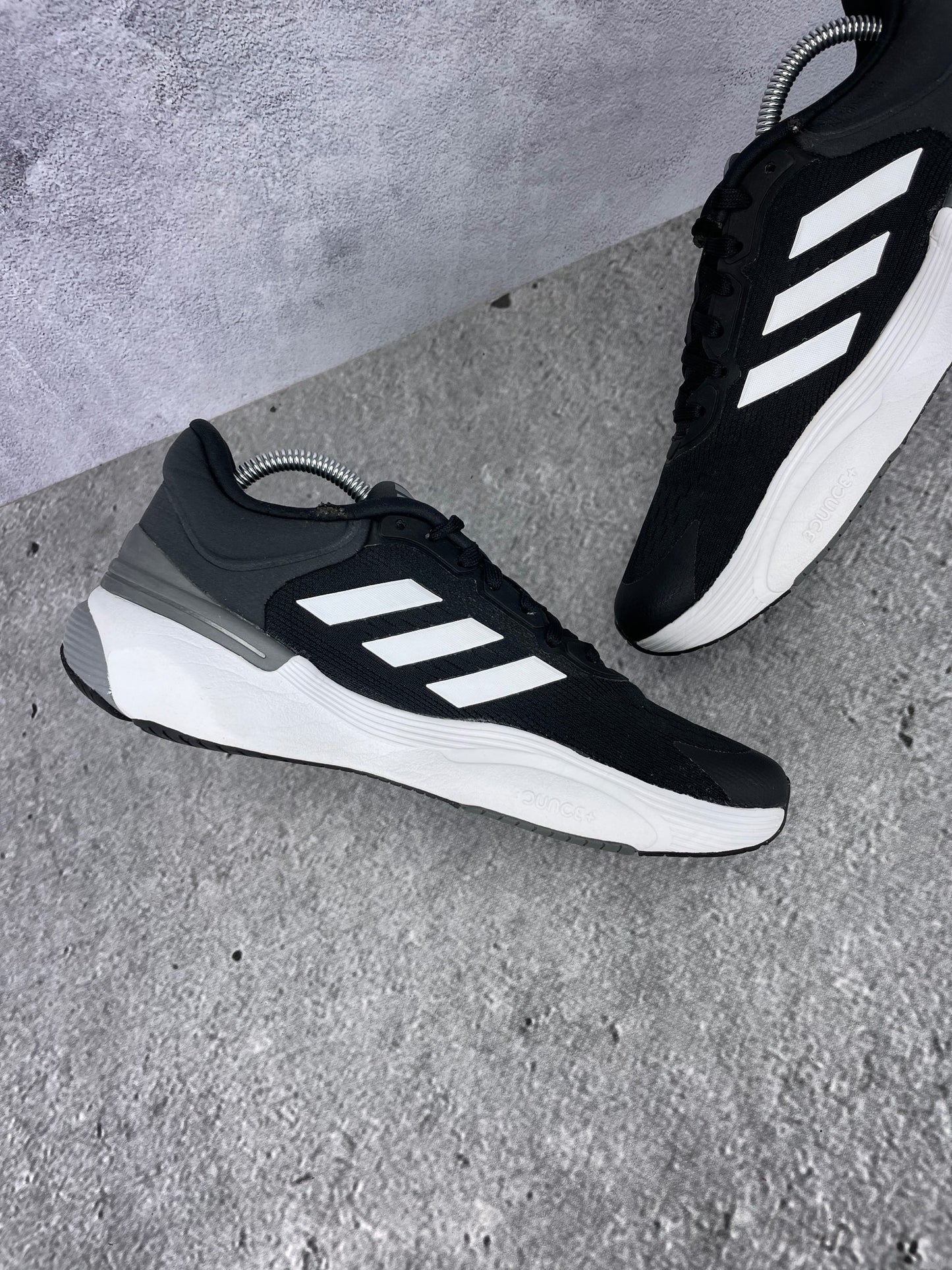 Adidas Response 3.0 GW6691 - buty sportowe, wewnętrzny panel lewego buta