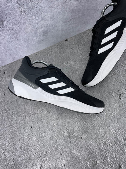 Adidas Response 3.0 GW6691 - buty sportowe, wewnętrzny panel lewego buta