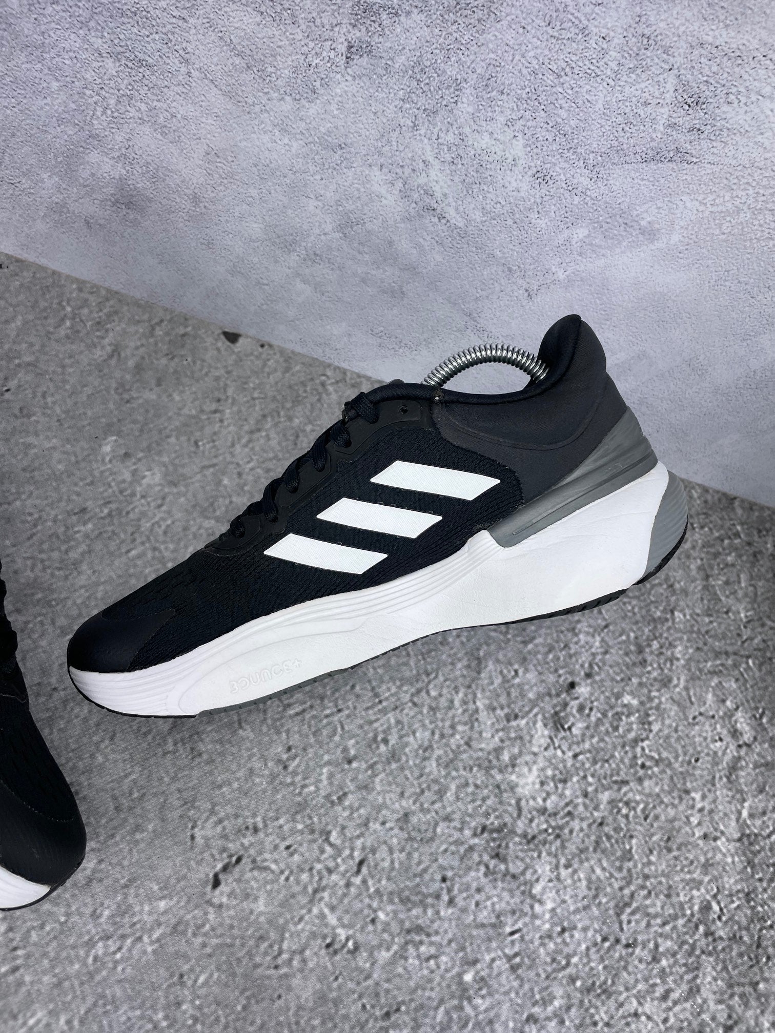 Adidas Response 3.0 GW6691 - buty sportowe, wewnętrzny panel prawego buta