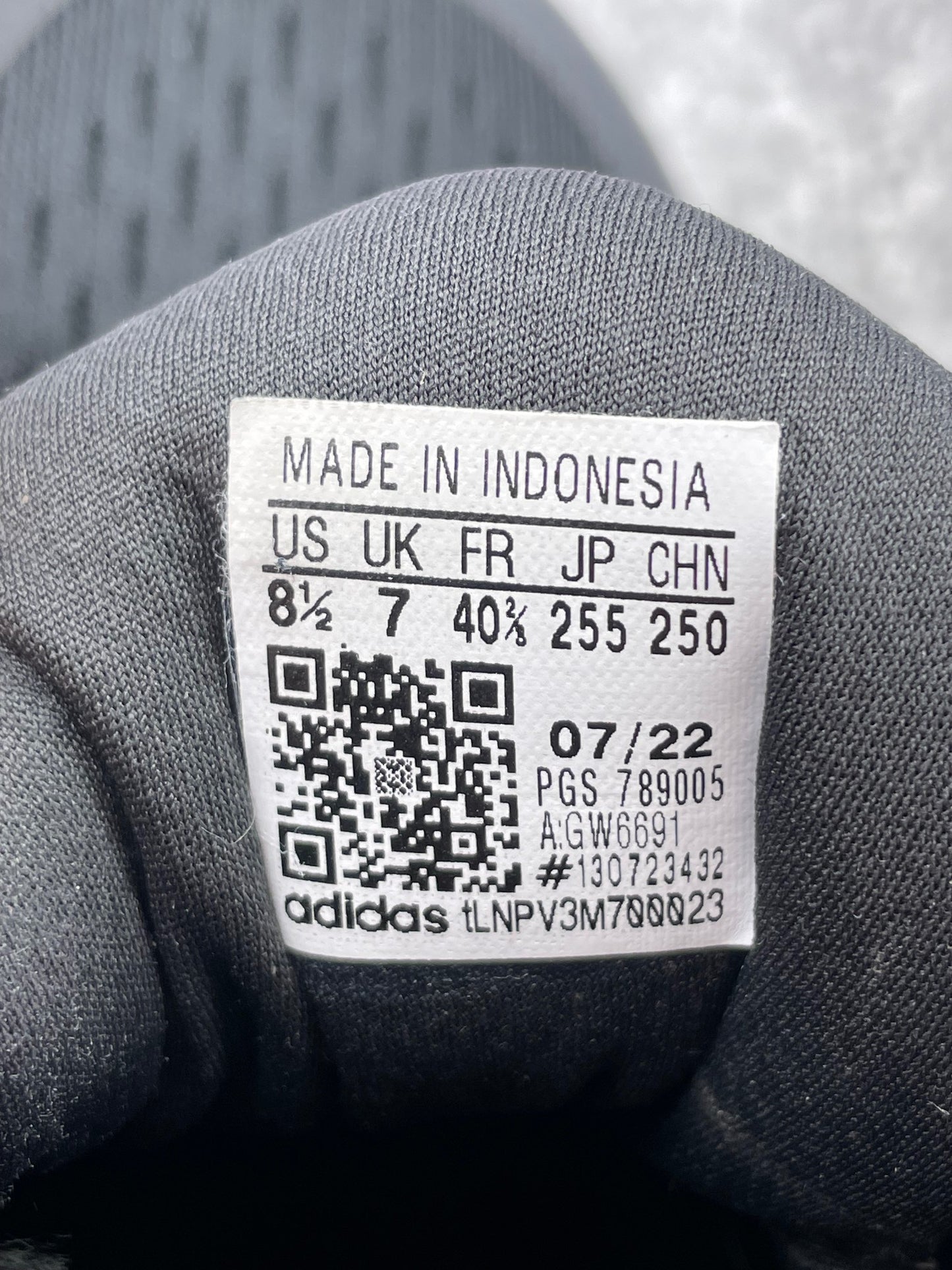 Adidas Response 3.0 GW6691 - buty sportowe, metka