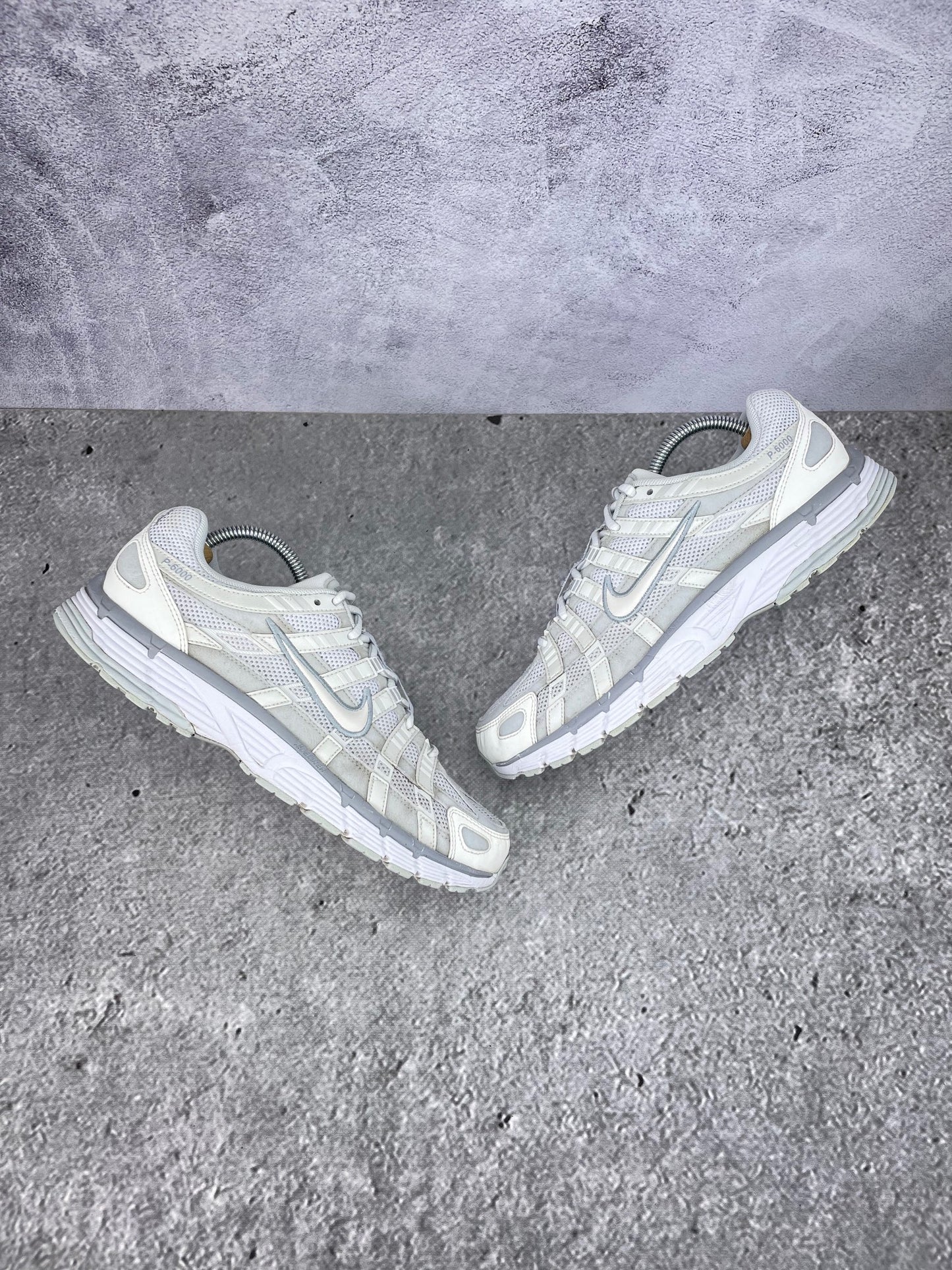 Nike P-6000 FV6603-101 - buty sportowe, widok z góry na zewnętrzną stronę butów