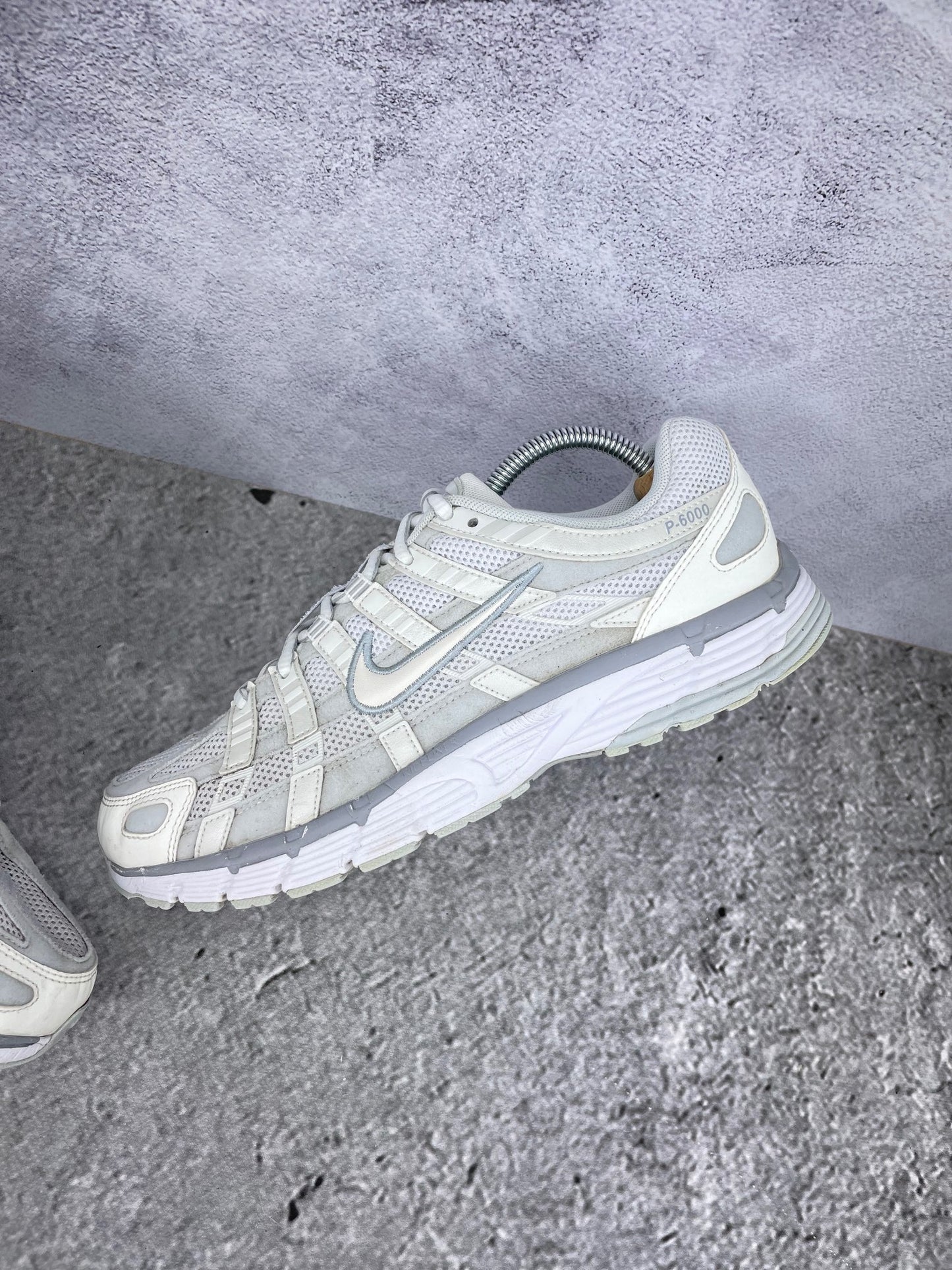 Nike P-6000 FV6603-101 - buty sportowe, widok z góry na wewnętrzną stronę butów