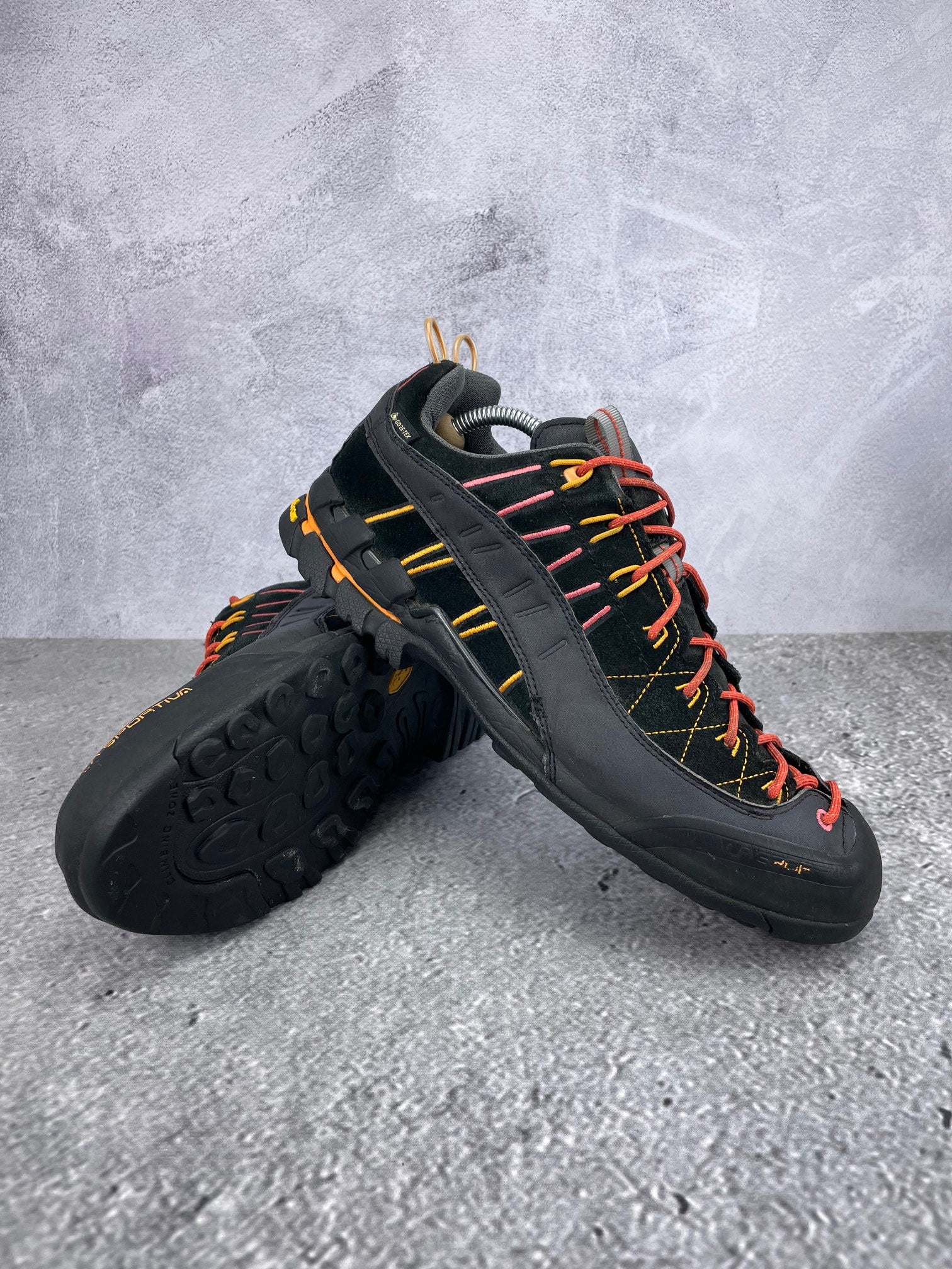 La Sportiva Hyper Gtx - buty sportowe, para butów, widok z boku na tle studyjnym