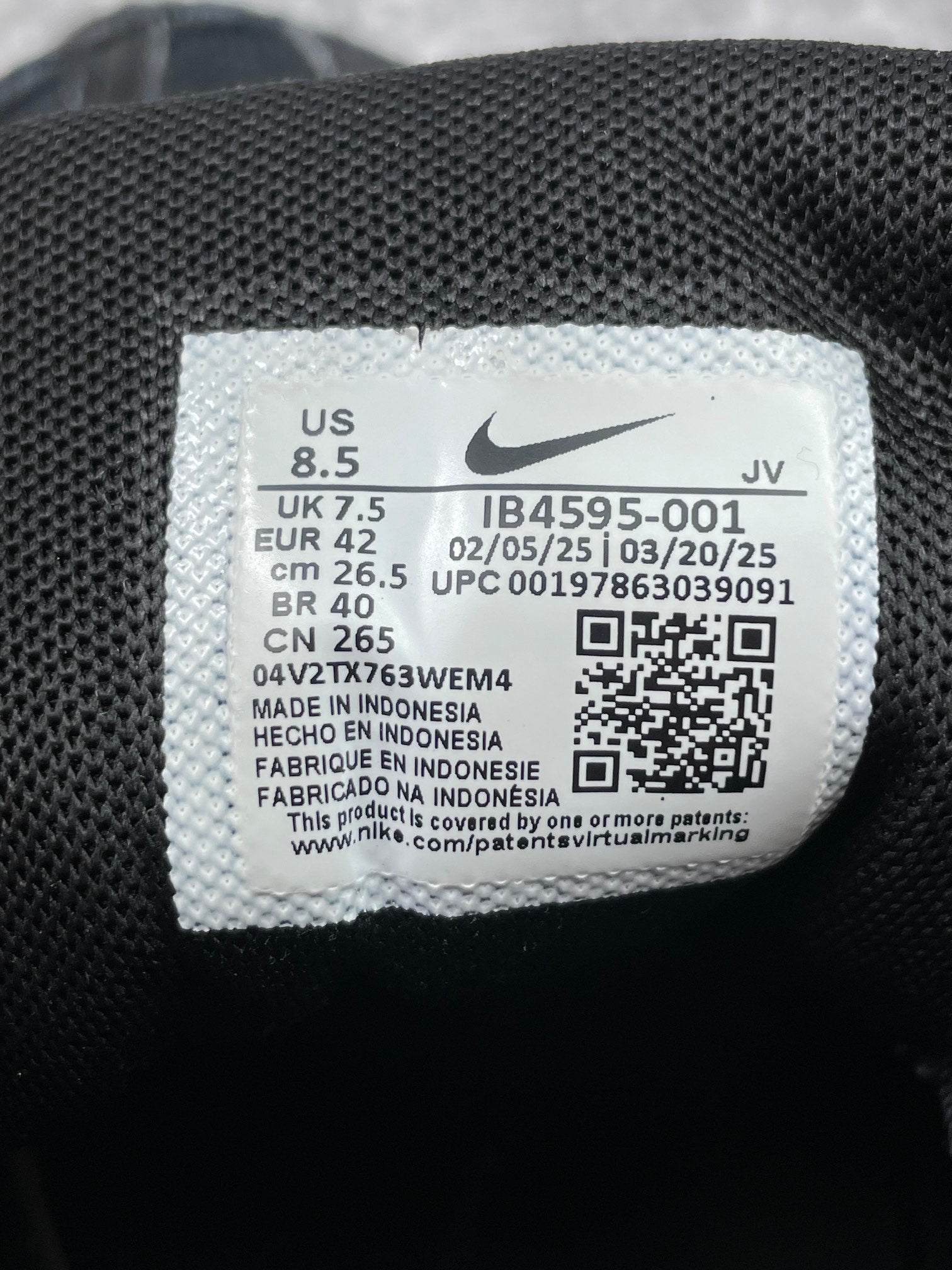 Nike Initiator IB4595-001 - buty sportowe, metka