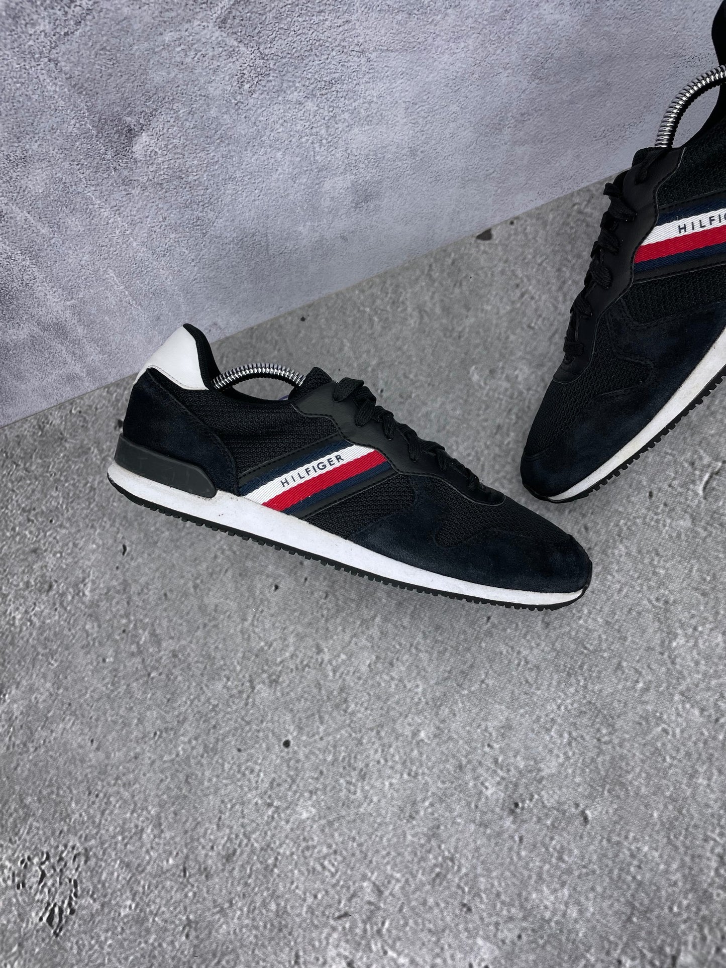 Tommy Hilfiger Iconic Mix Runner FM0FM04733 - buty sportowe, zewnętrzny panel lewego buta