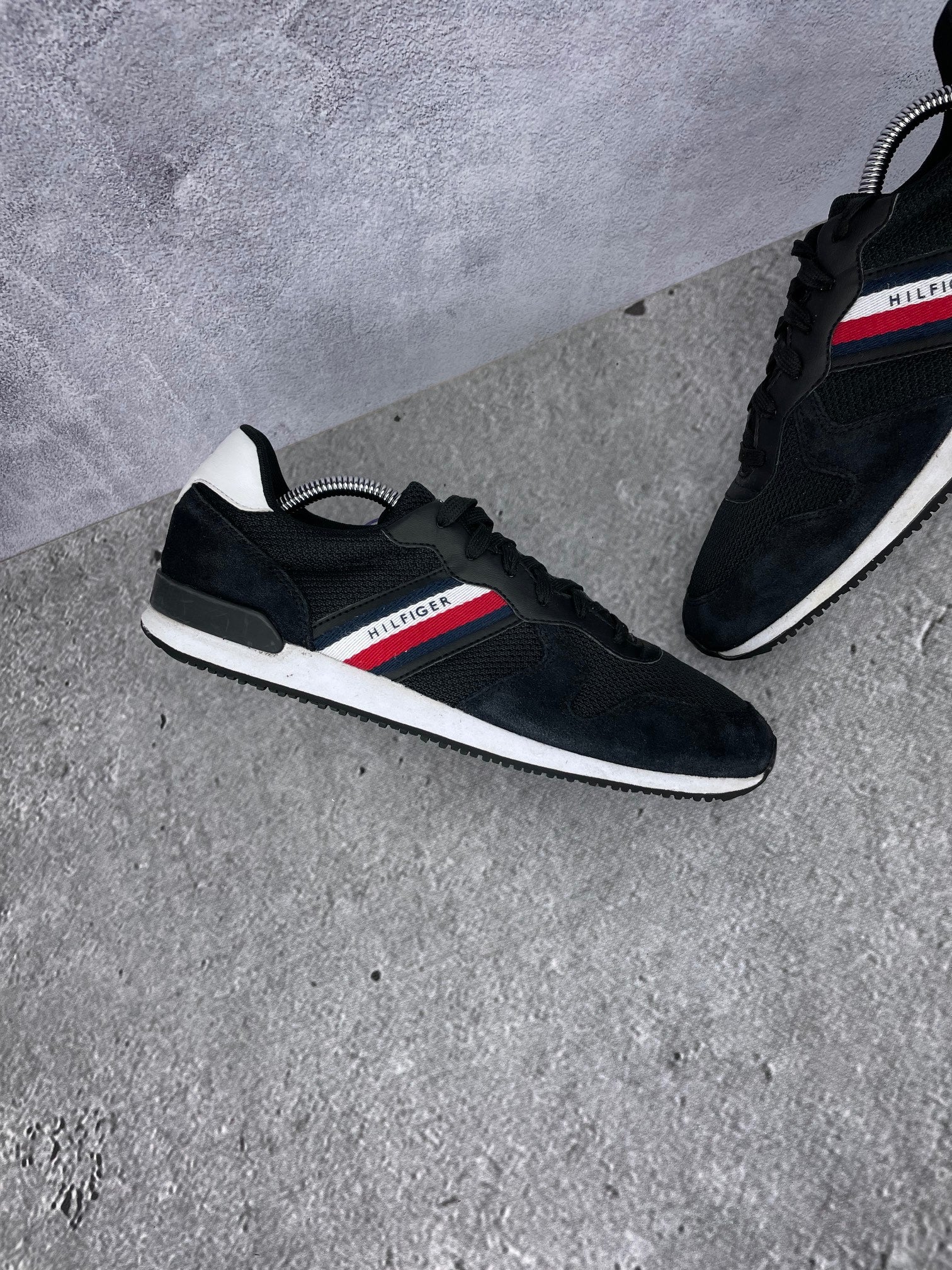 Tommy Hilfiger Iconic Mix Runner FM0FM04733 - buty sportowe, zewnętrzny panel lewego buta