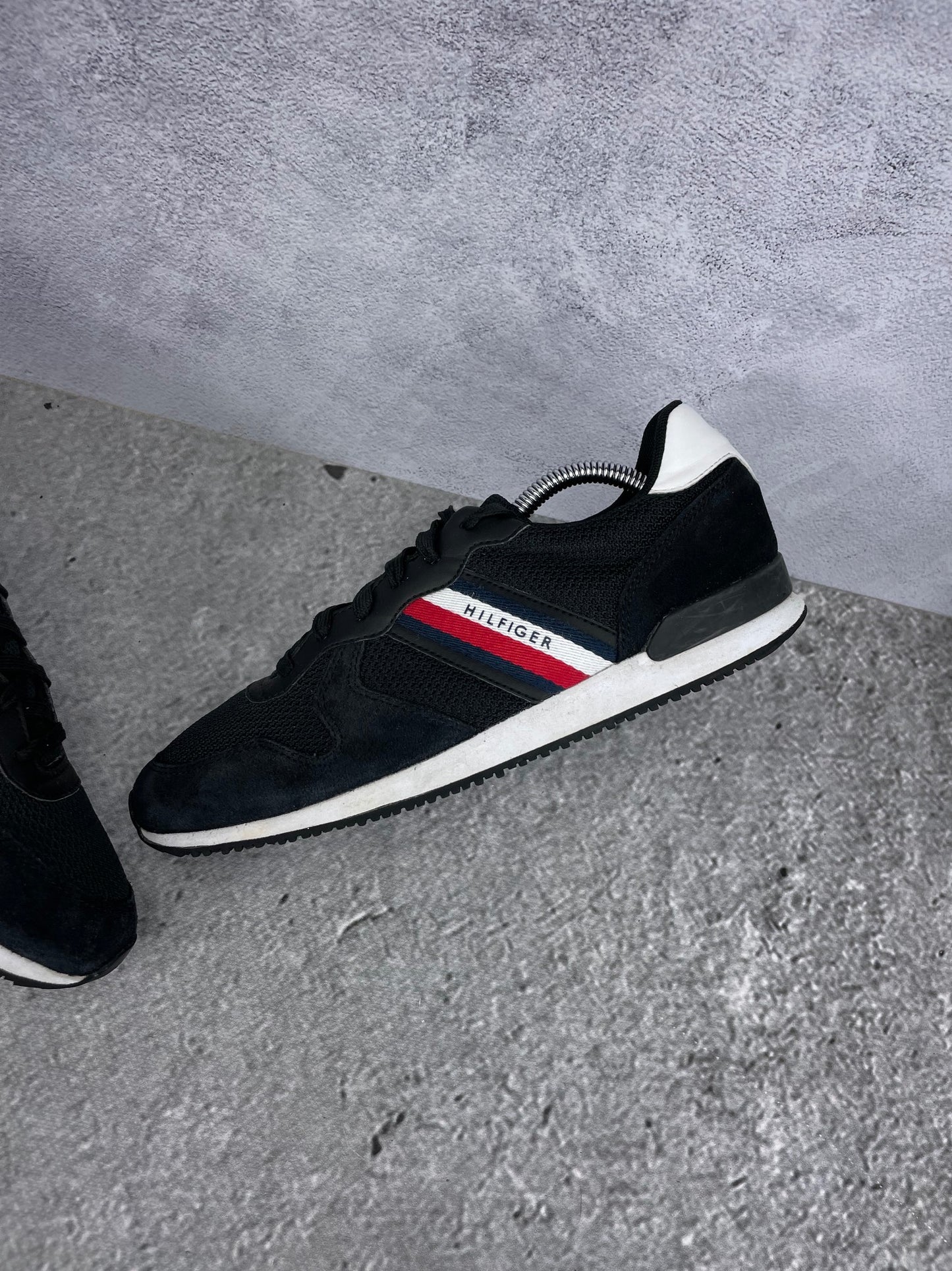 Tommy Hilfiger Iconic Mix Runner FM0FM04733 - buty sportowe, widok z góry na wewnętrzną stronę butów