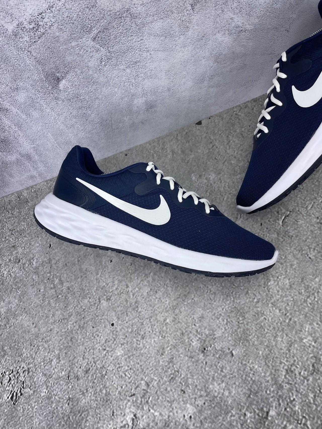 Nike Revolution 6 Next Nature Midnight Navy - buty sportowe, zewnętrzny panel lewego buta