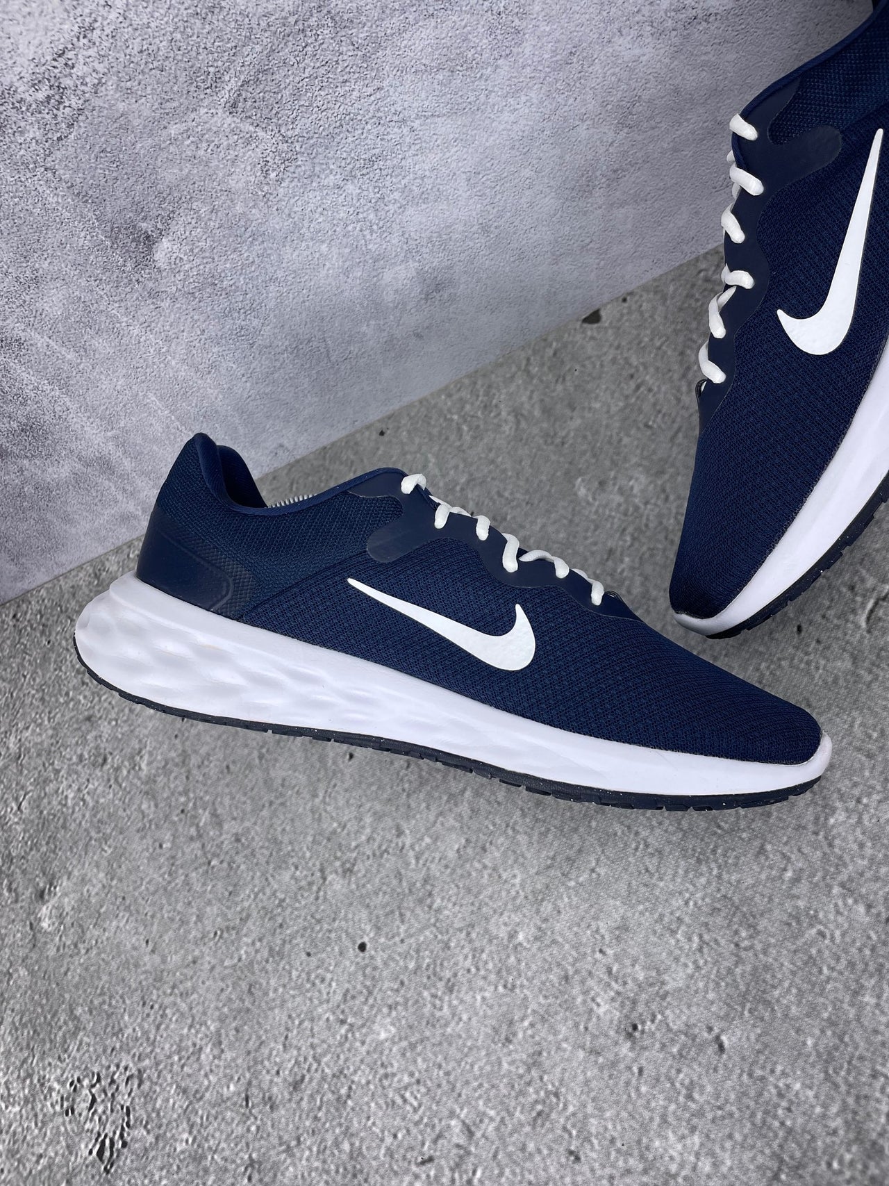 Nike Revolution 6 Next Nature Midnight Navy - buty sportowe, wewnętrzny panel lewego buta